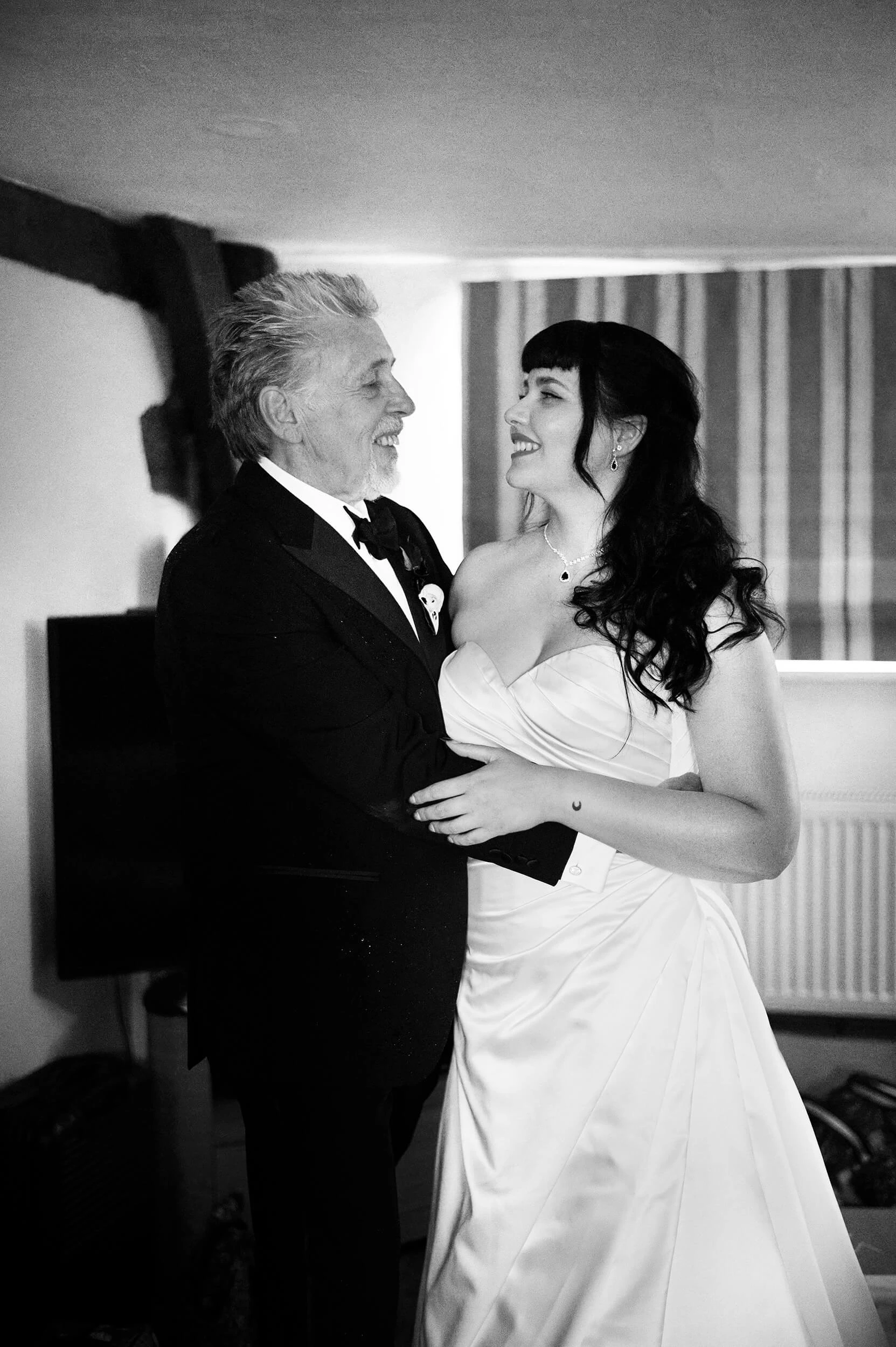 Boho_Gothic_Romantic_Relaxed_Alternative_Wedding_Photographer_In_Suffolk_Kezia_Tan
