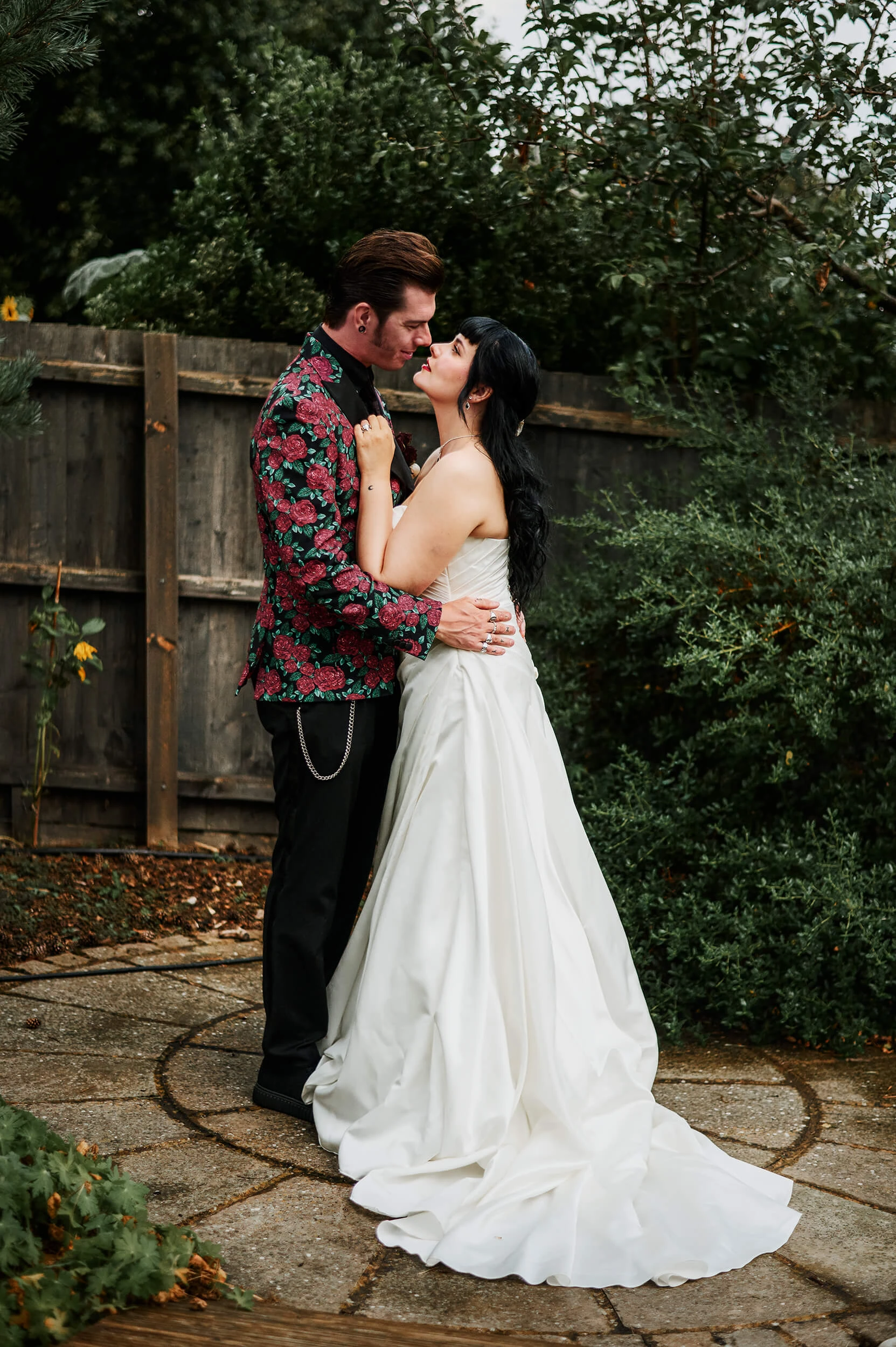 Boho_Gothic_Romantic_Relaxed_Alternative_Wedding_Photographer_In_Suffolk_Kezia_Tan
