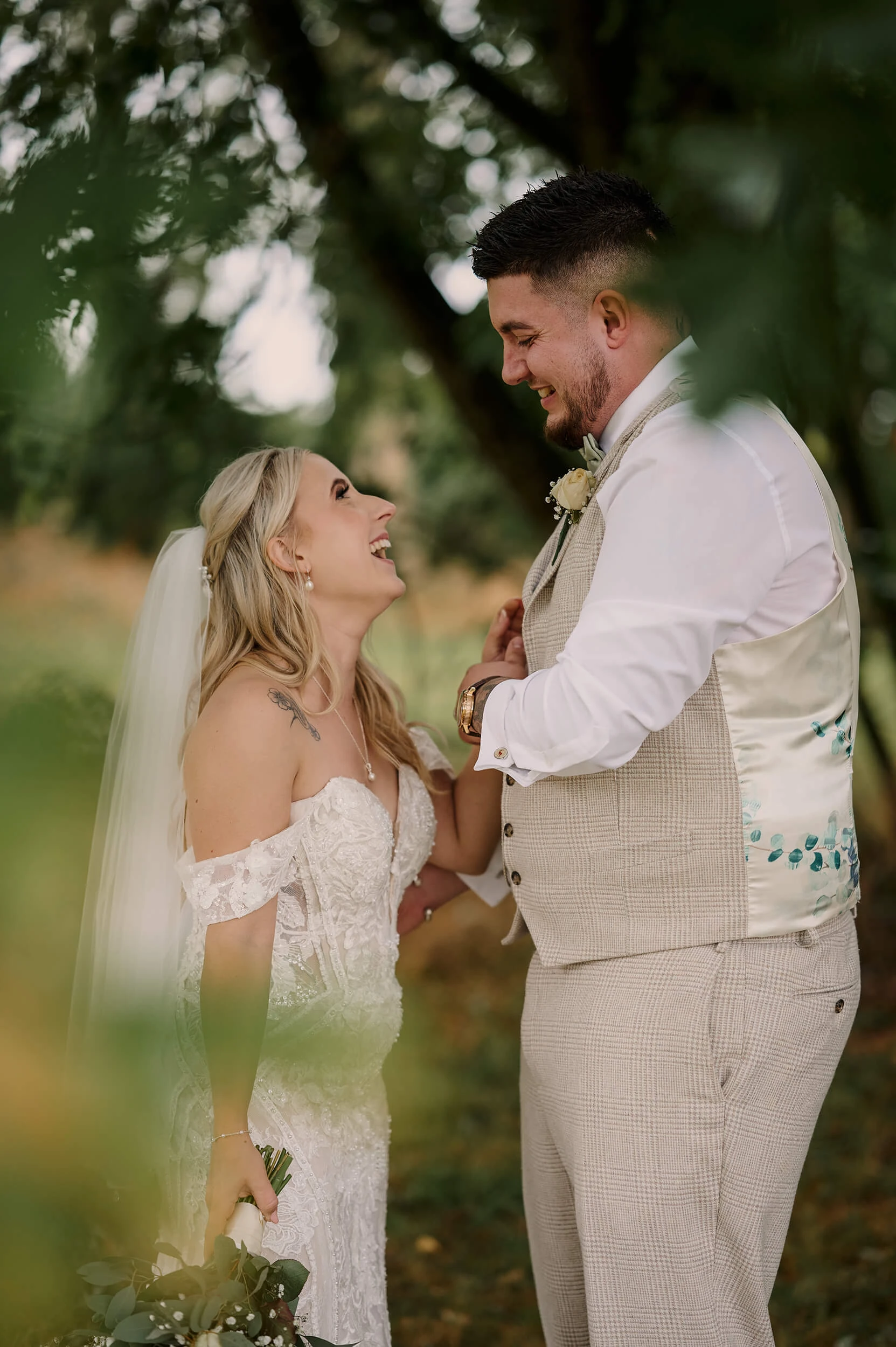 alternative-countryside-barn-wedding-in-suffolk-photograhper-