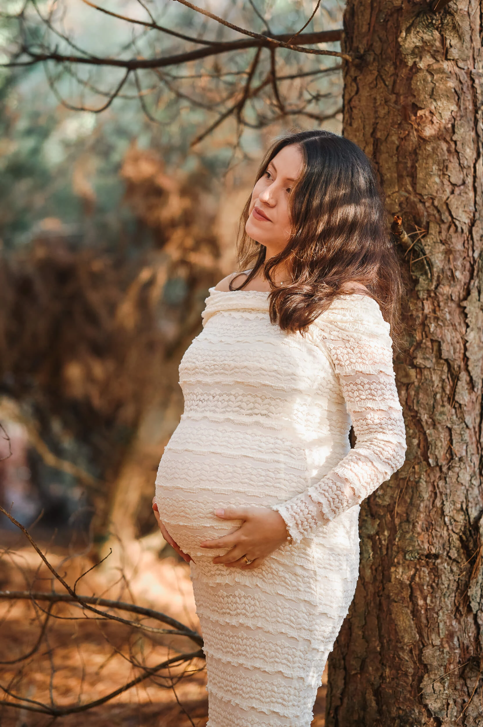 natural pregnancy photoshoot outdoors