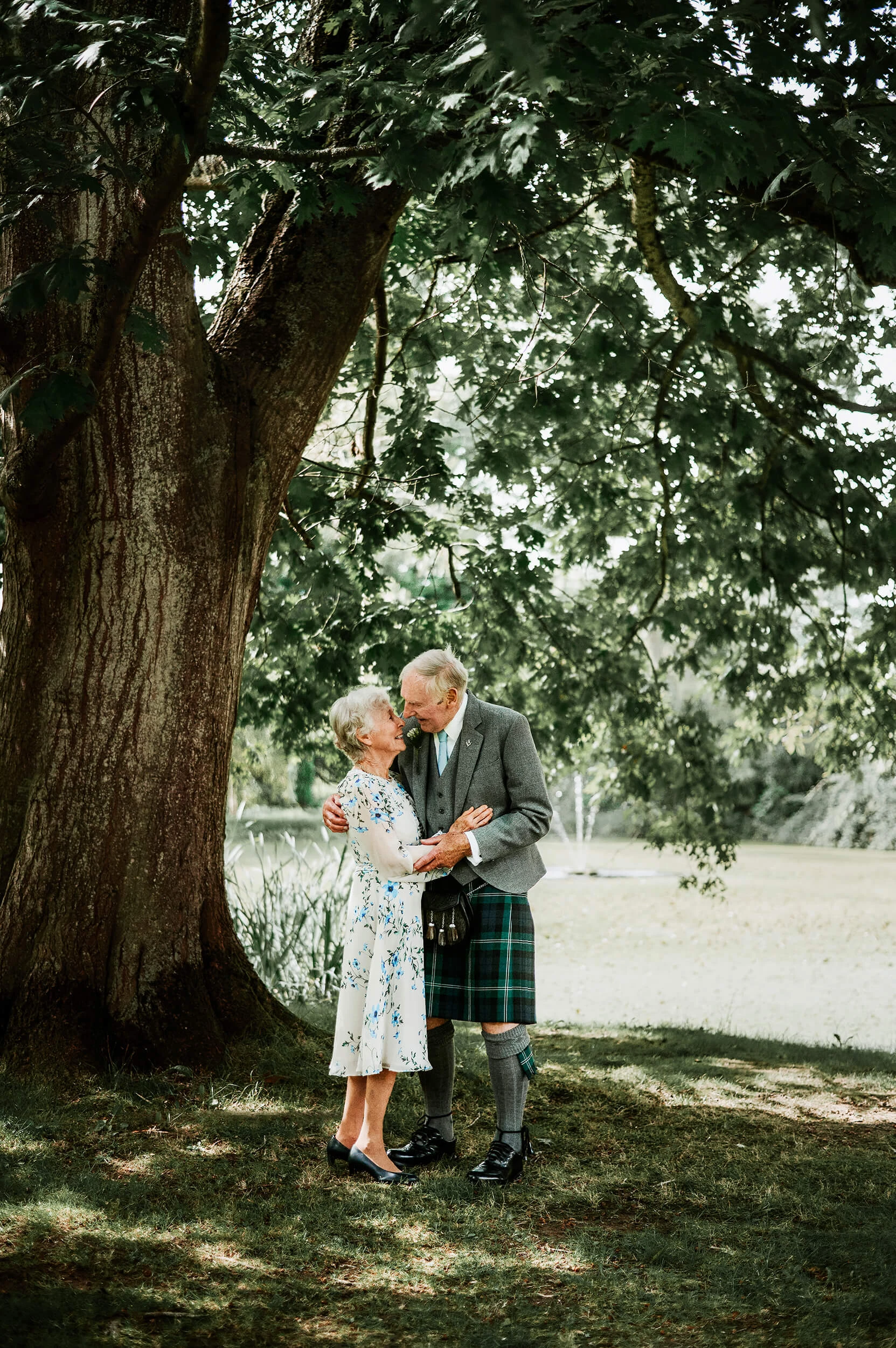 female-wedding-photographer-london-editorial-documentary-senior-couple-posing-tips