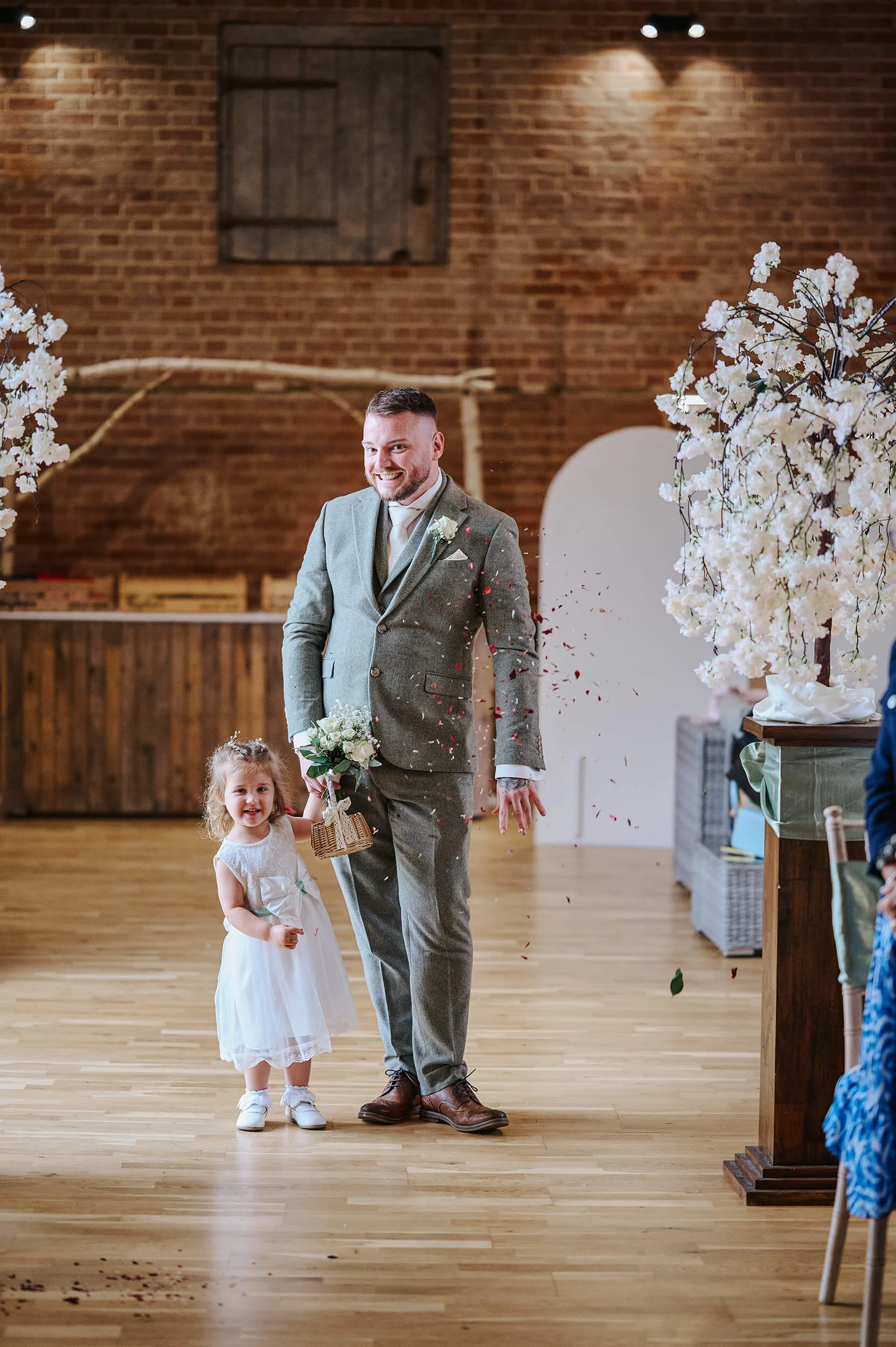 alternative-countryside-wedding-in-suffolk-photograhper-