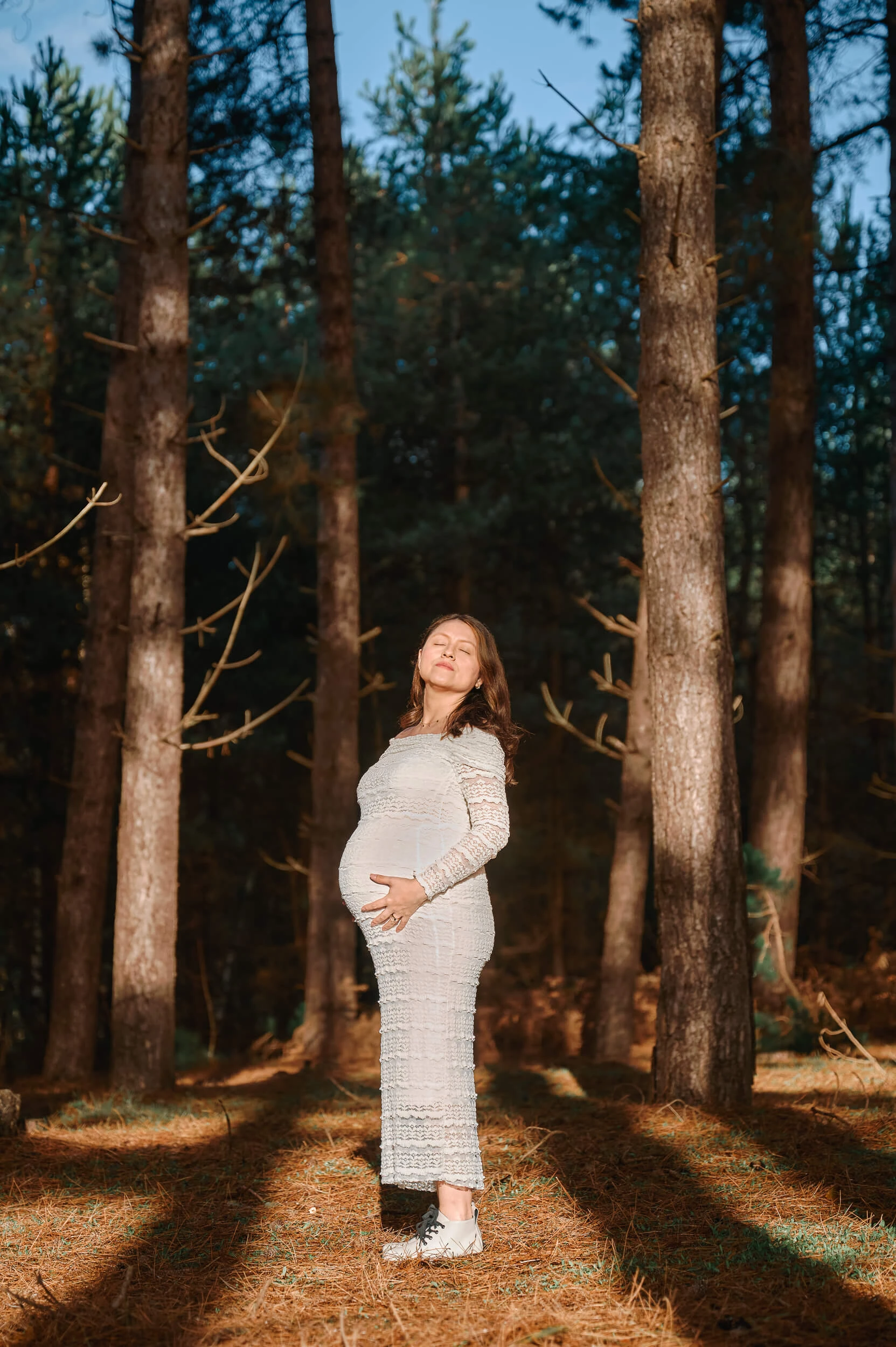 maternity photography outdoors in winter sun