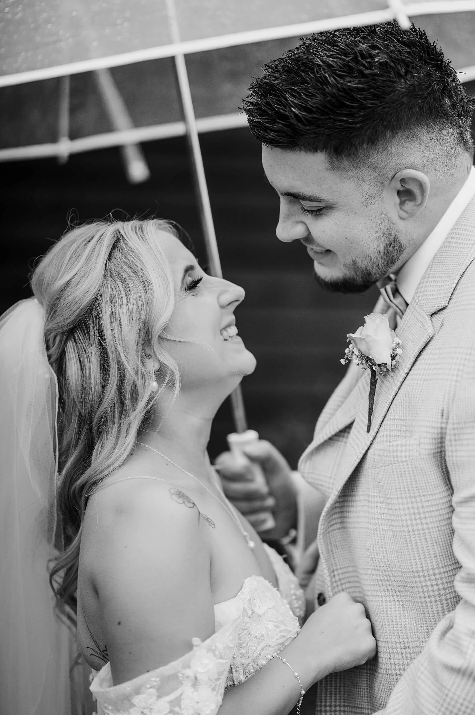 alternative-countryside-barn-wedding-in-suffolk-photograhper-