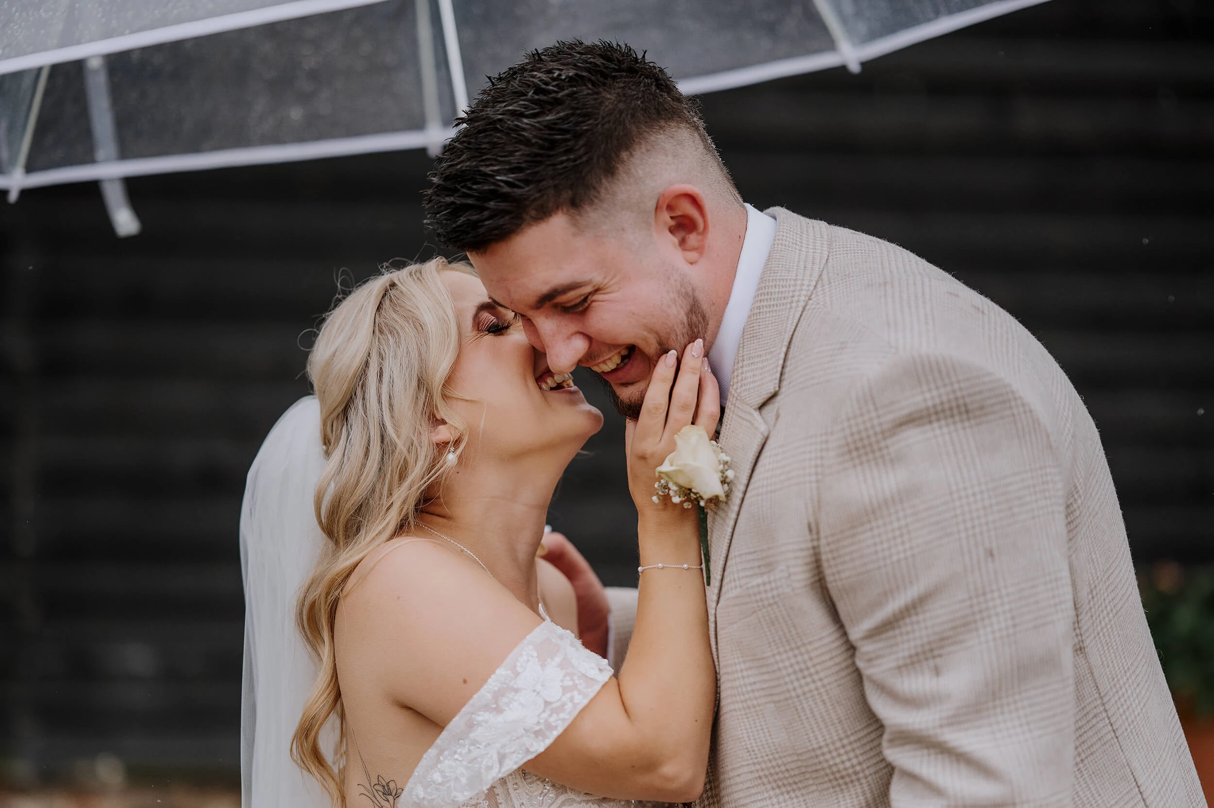 alternative-countryside-barn-wedding-in-suffolk-photograhper-