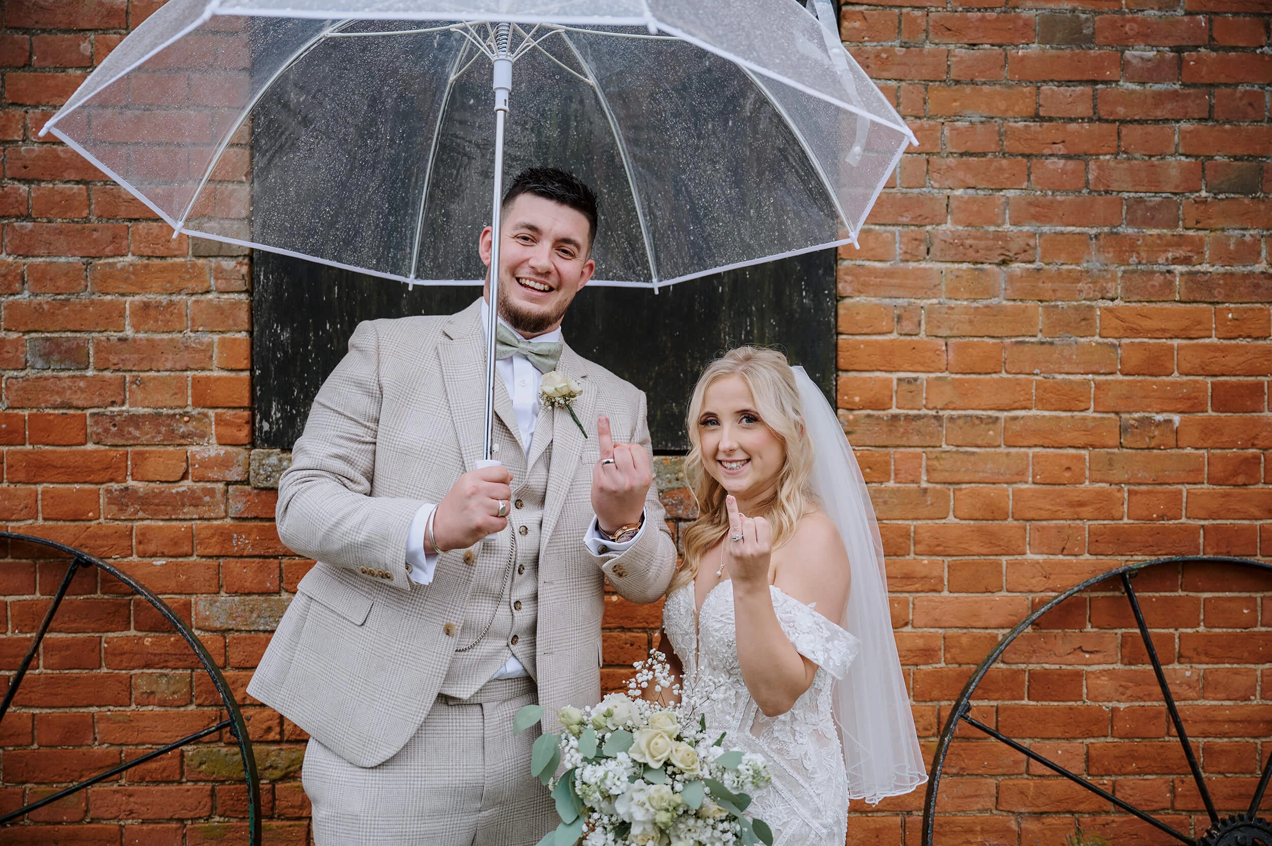 alternative-countryside-barn-wedding-in-suffolk-photograhper-
