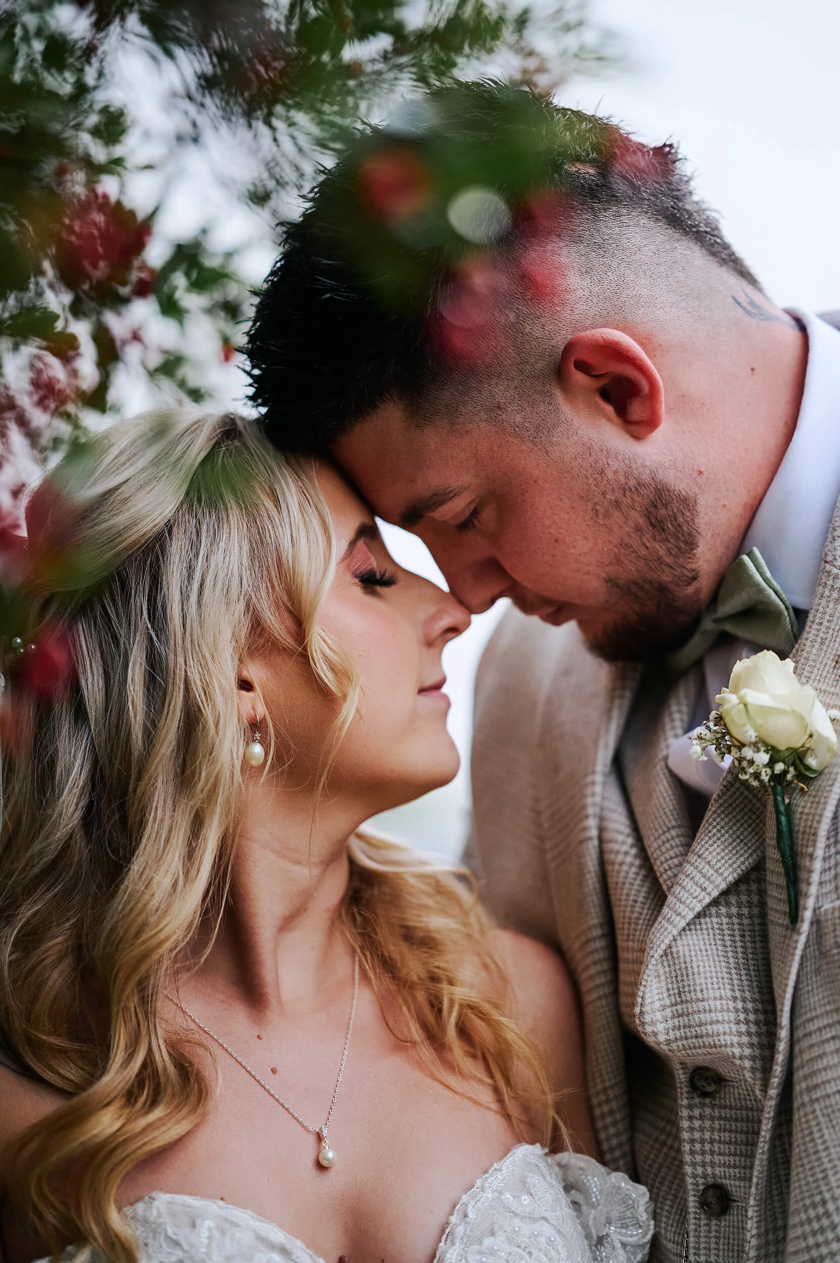 alternative-countryside-barn-wedding-in-suffolk-photograhper-