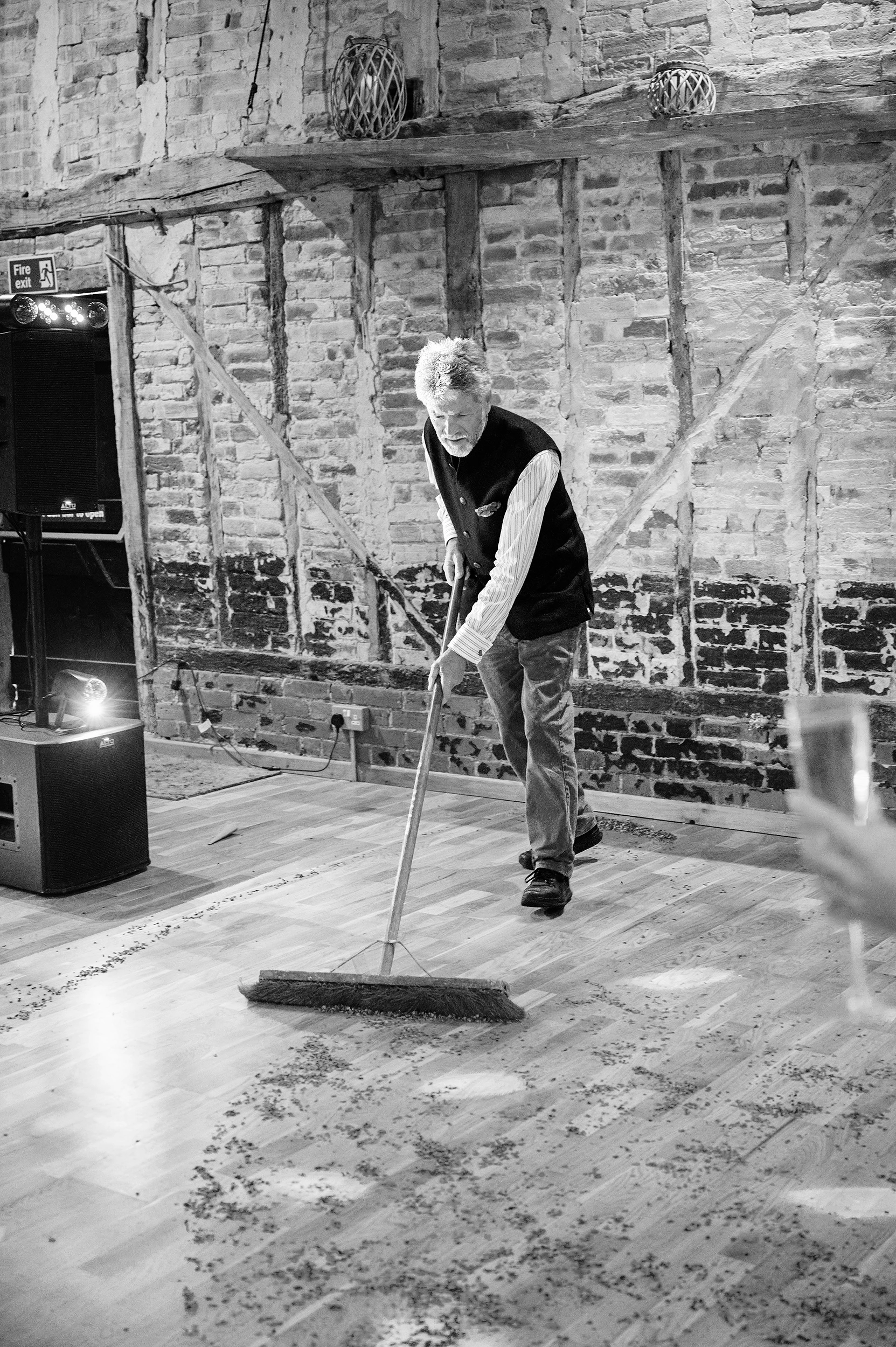 suffolk-barn-wedding-alternative-creative-photographer