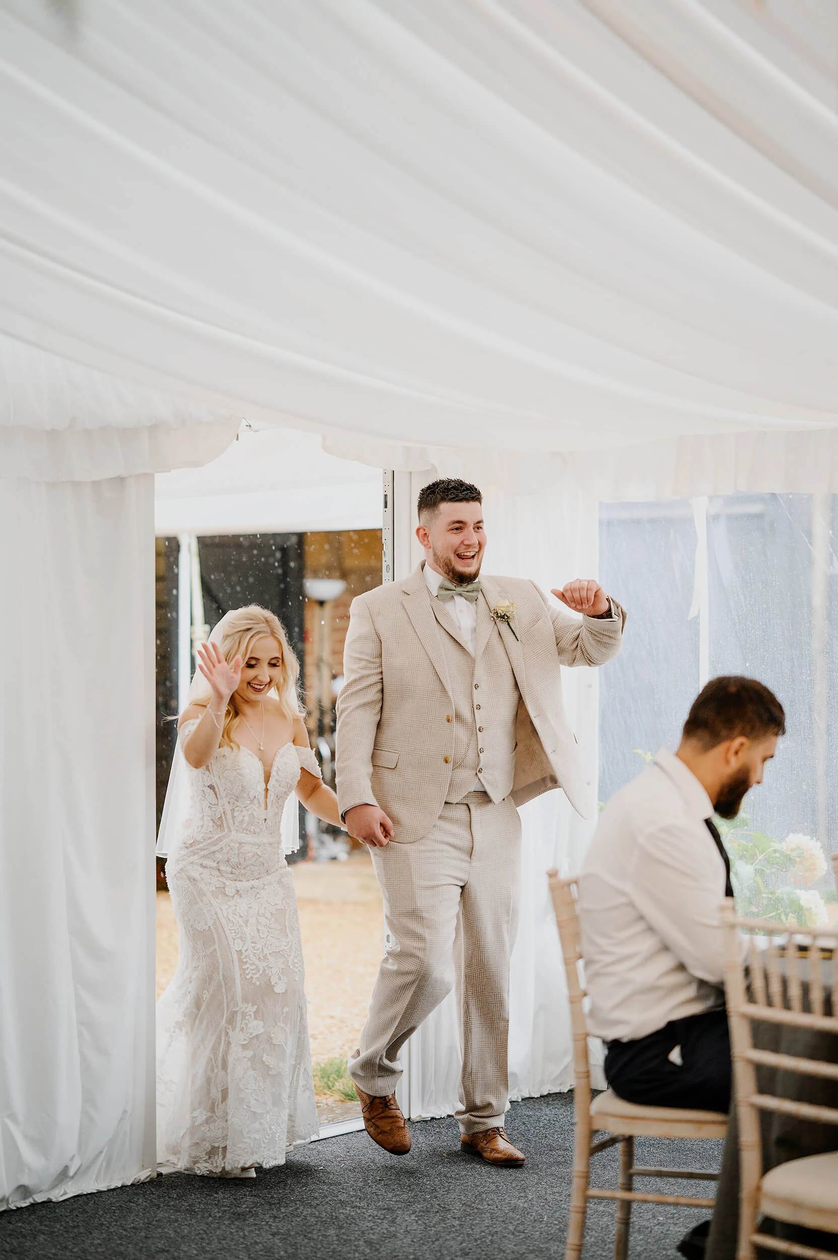 alternative-countryside-barn-wedding-in-suffolk-photograhper-