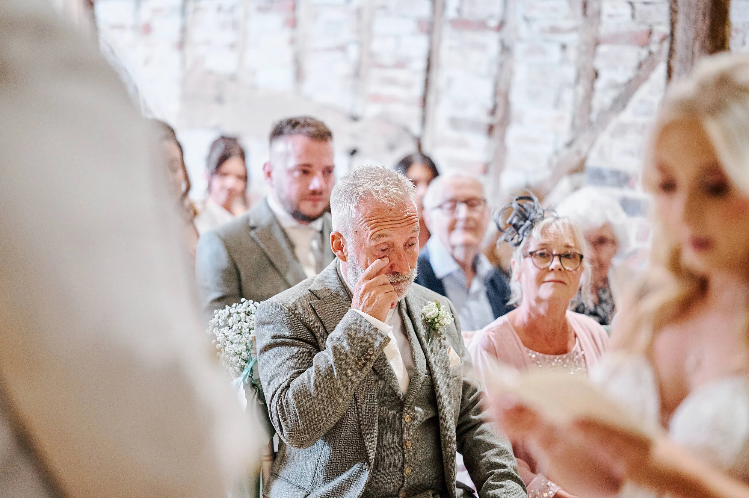 alternative-countryside-barn-wedding-in-suffolk-photograhper-