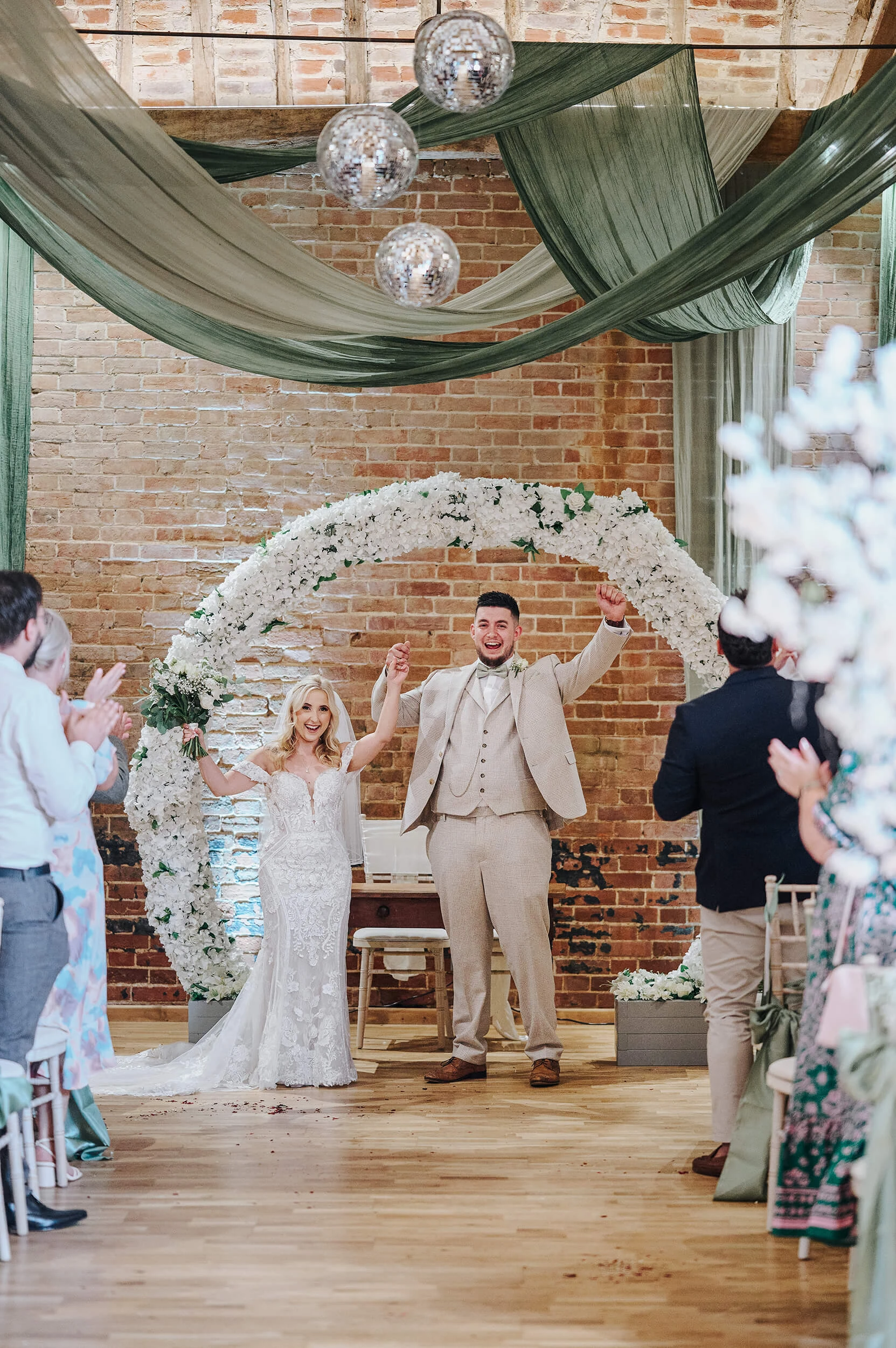 alternative-countryside-barn-wedding-in-suffolk-photograhper-