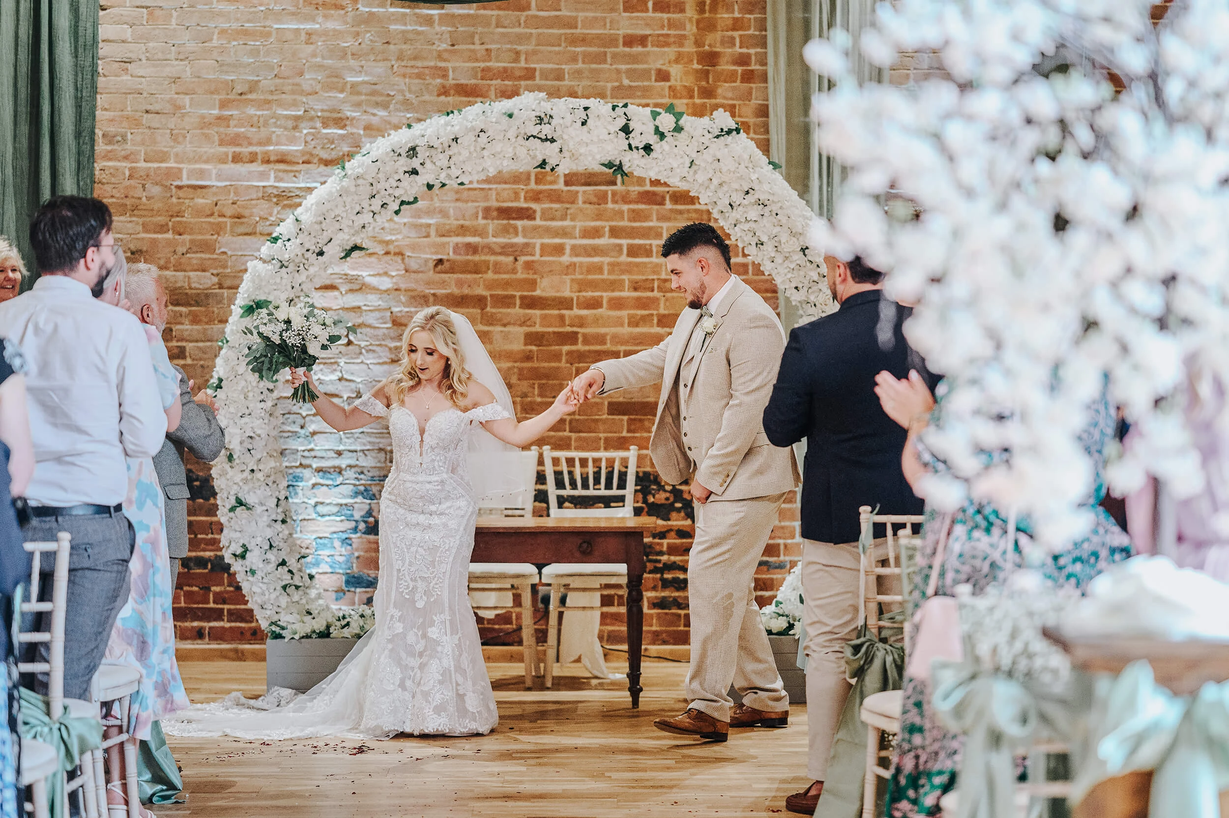 alternative-countryside-barn-wedding-in-suffolk-photograhper-