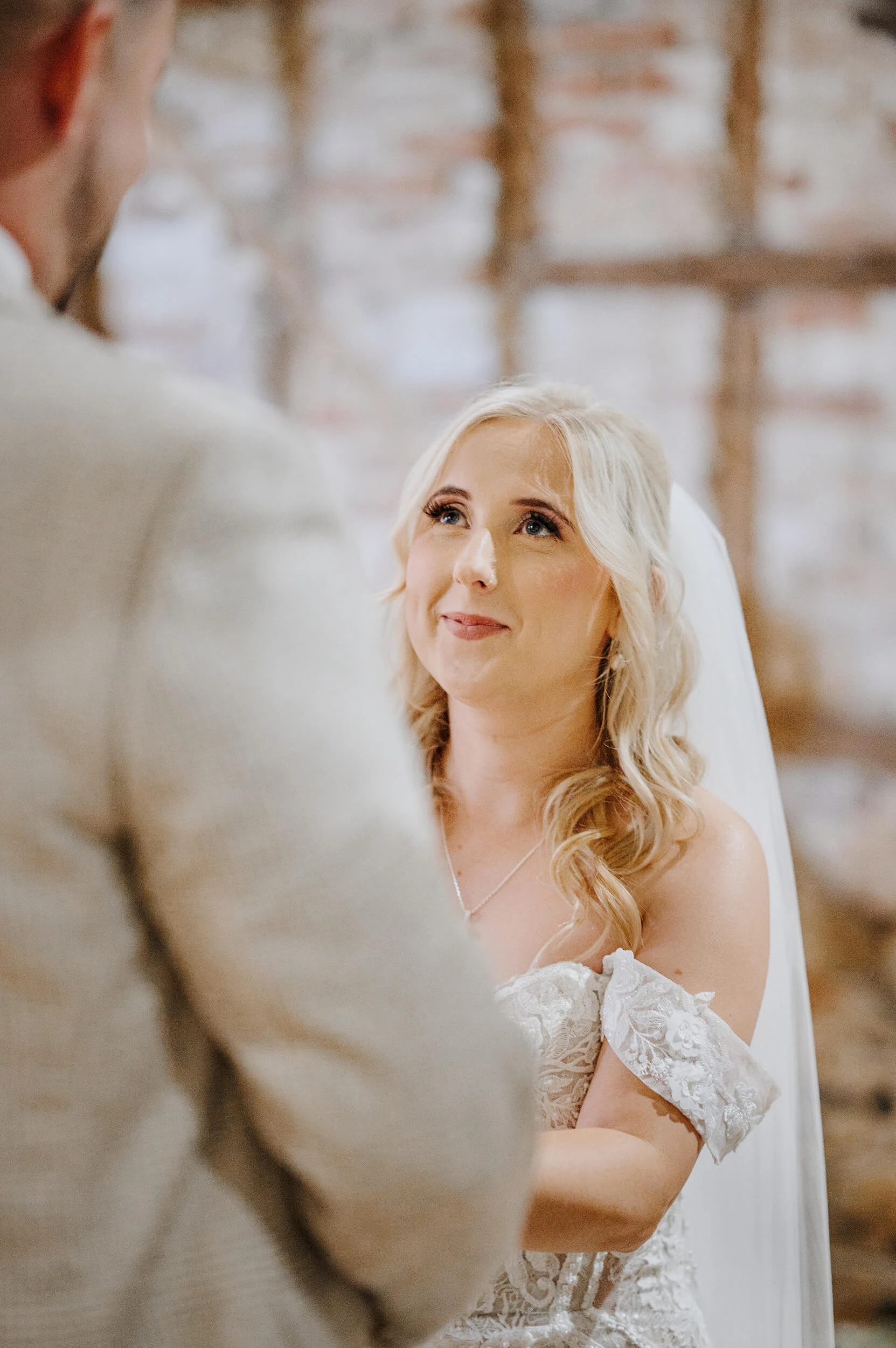 alternative-countryside-barn-wedding-in-suffolk-photograhper-