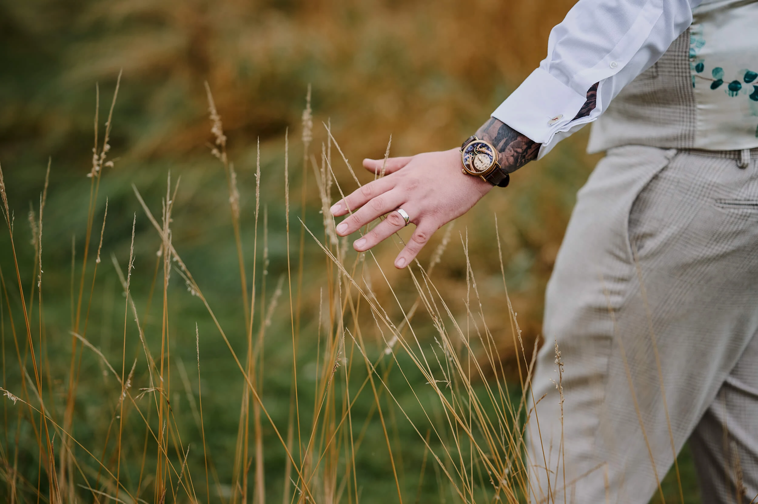 alternative-countryside-barn-wedding-in-suffolk-photograhper-