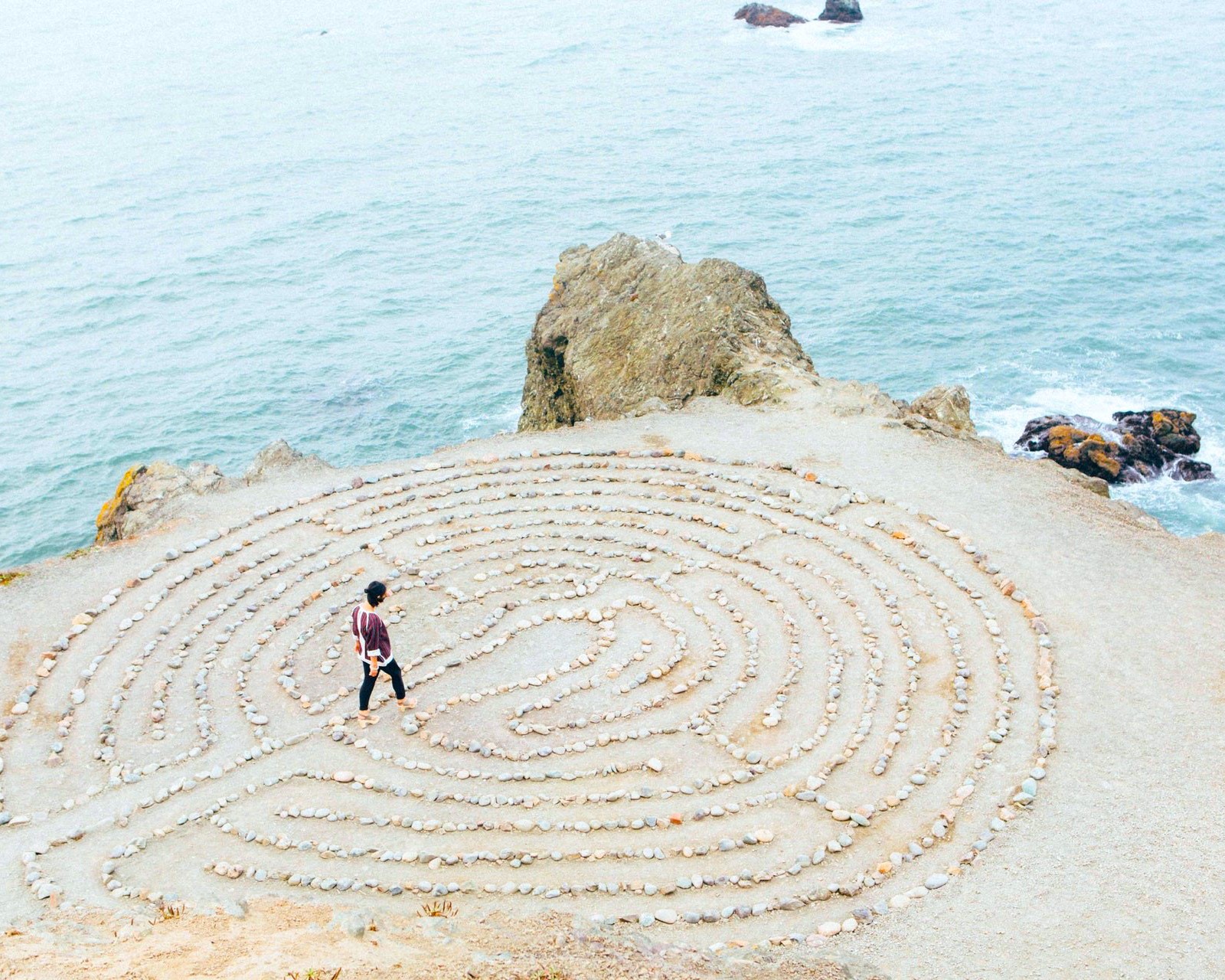 www.PeaceLoveMiracles.com 158016001280284-labyrinth.jpg