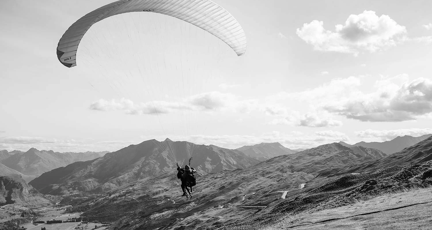 010015008004438-1-small-43-r1422-parachute-bw-16529534826965-17788263847744.jpg