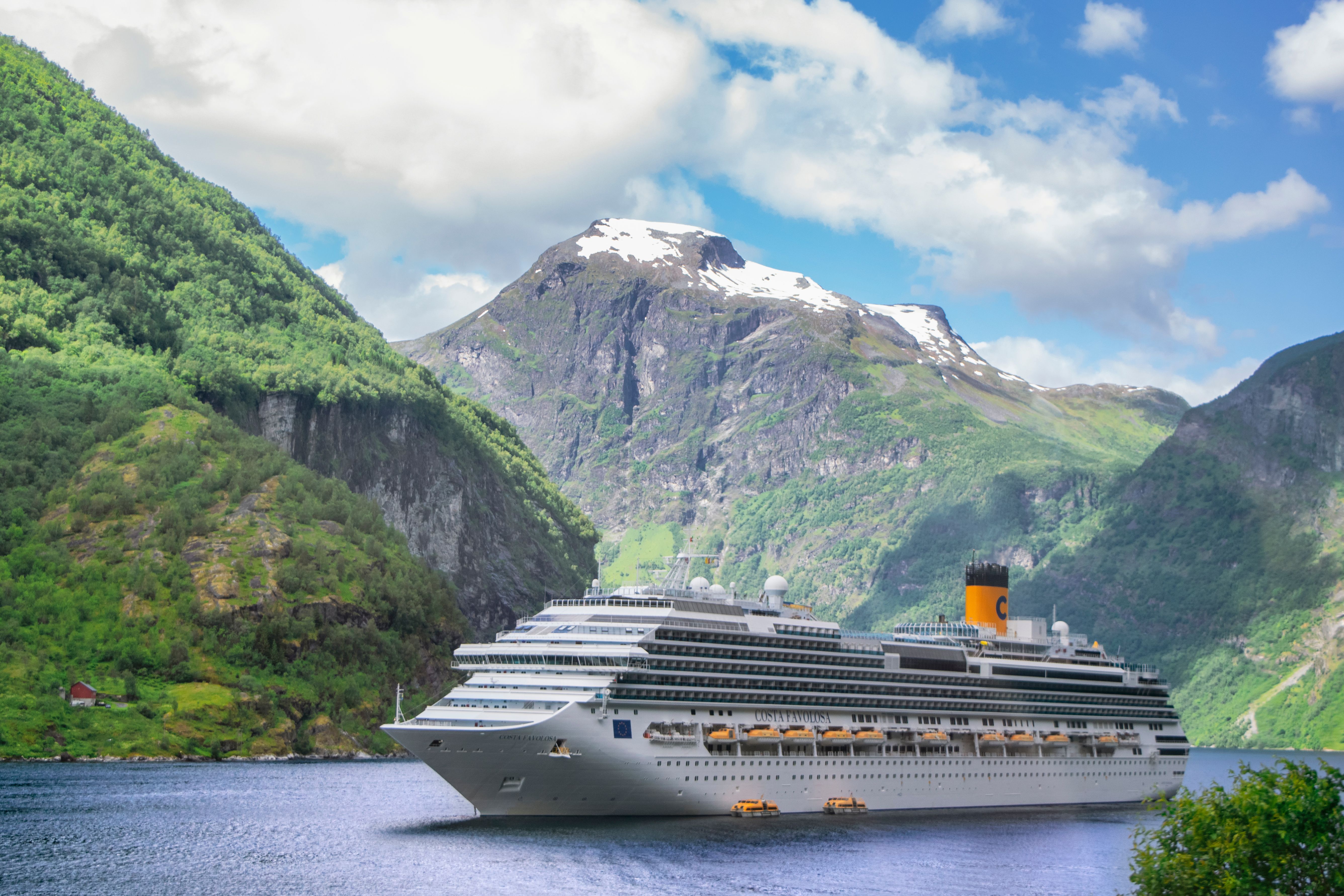 r6-canadacruises-17822083397182.jpg