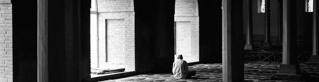 82101621161412-mosque-prayer-hall704x385.jpg