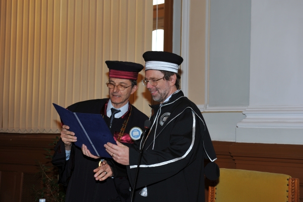 07/2014: Prof. Colin MacLeod awarded an honorary doctorate from Babeș-Bolyai University