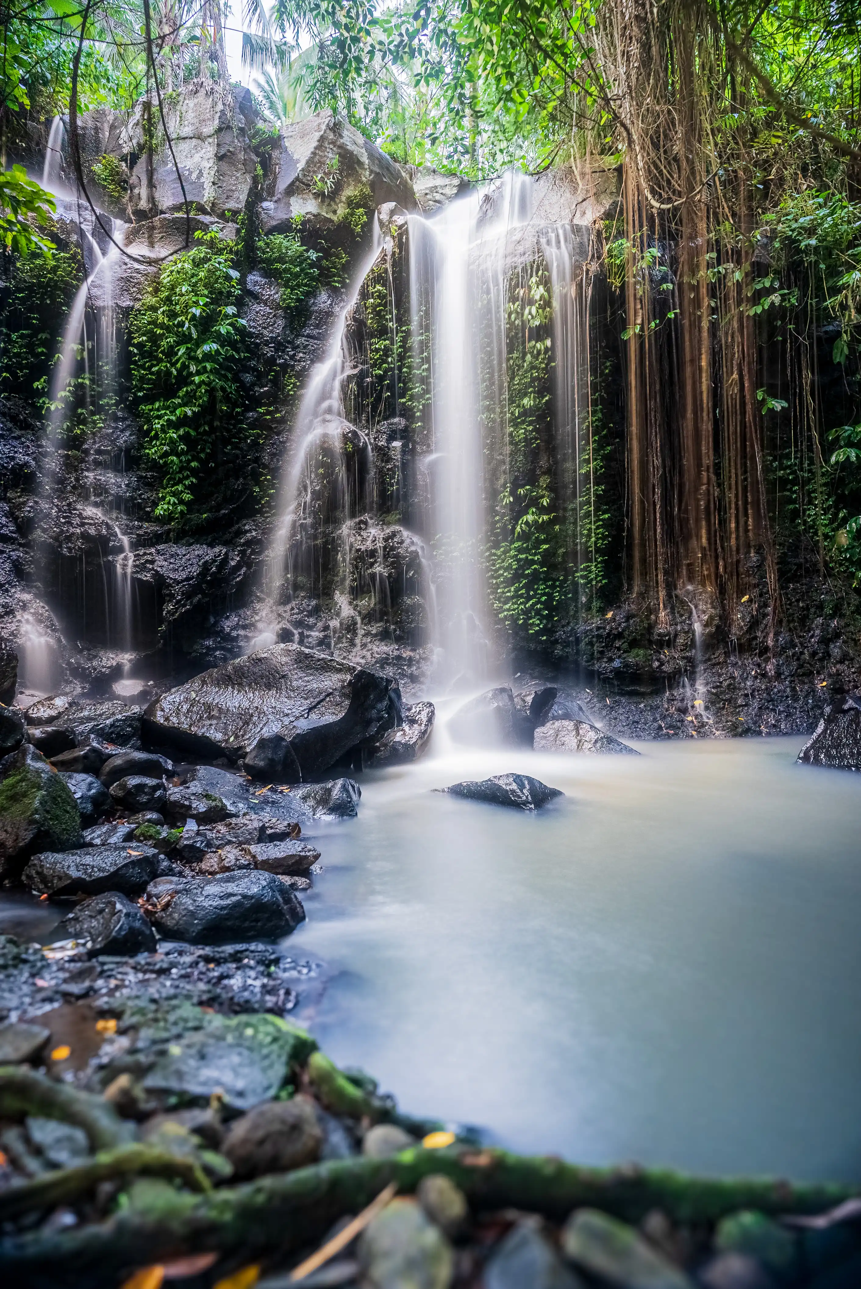 r859-baliecostayremichapeaublancwaterfall-swimming-02-17340861623112.jpg
