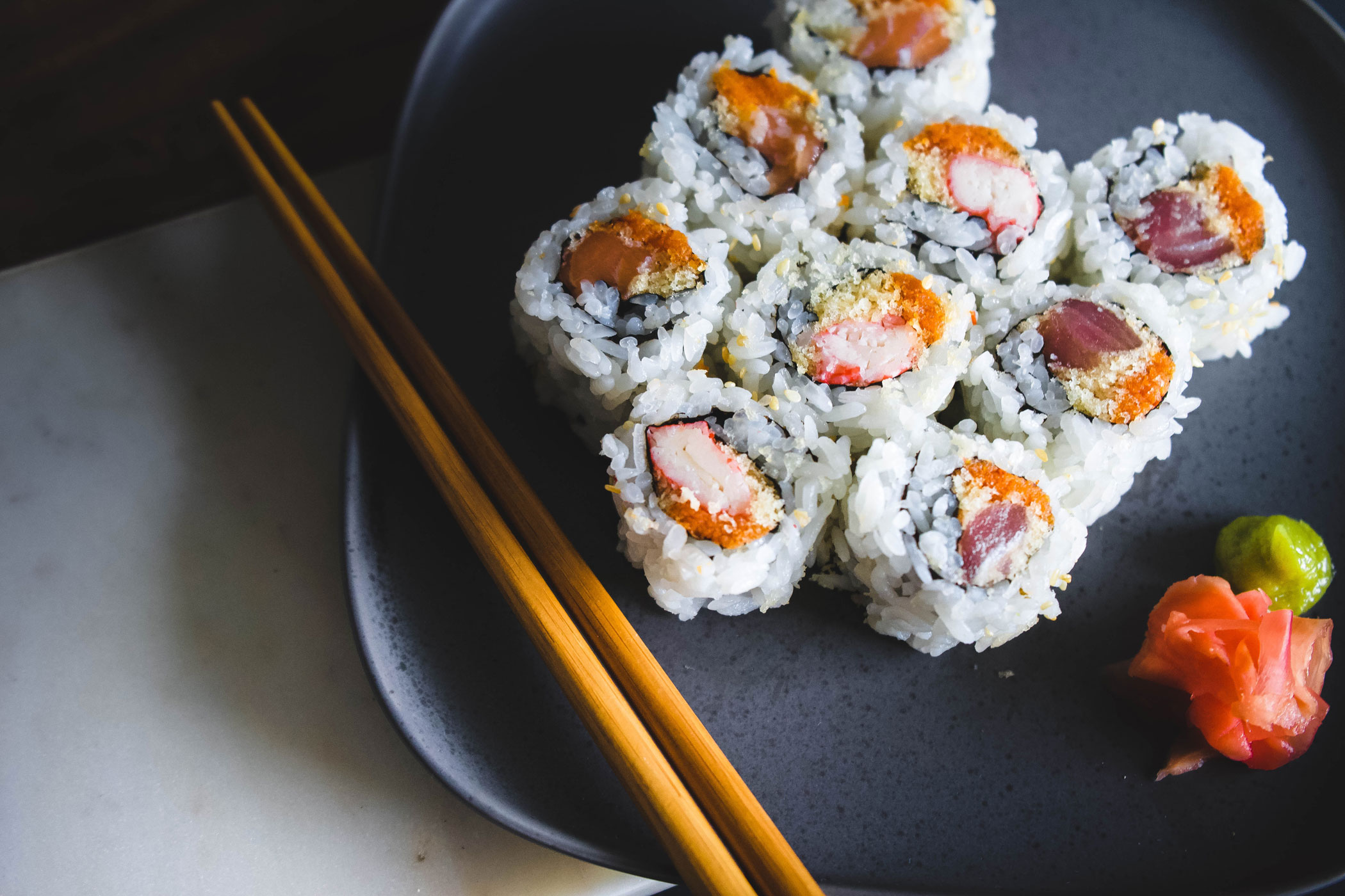 who invented the sushi roll?