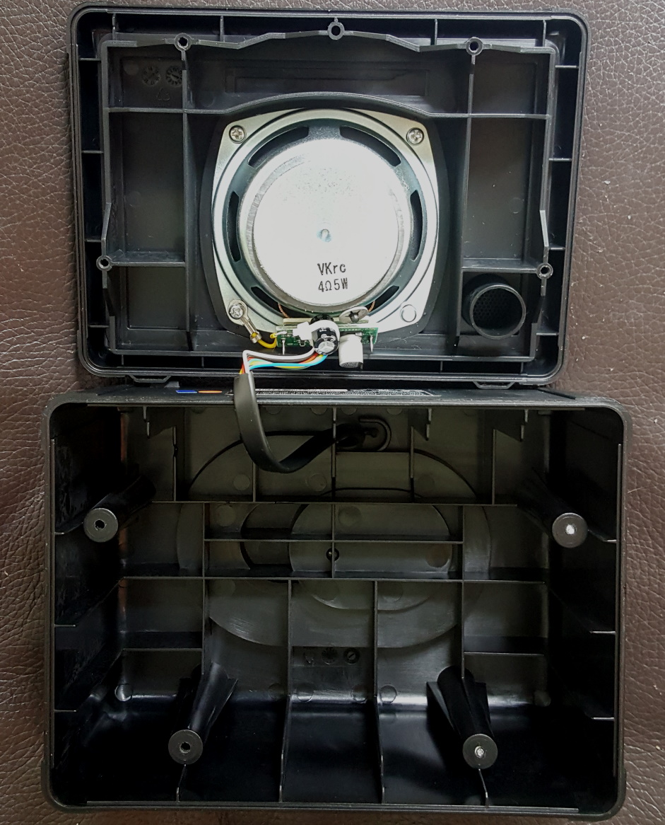 Inside a Blackstar Fly 103 Extension Speaker 223-flyinsideextcab.jpg