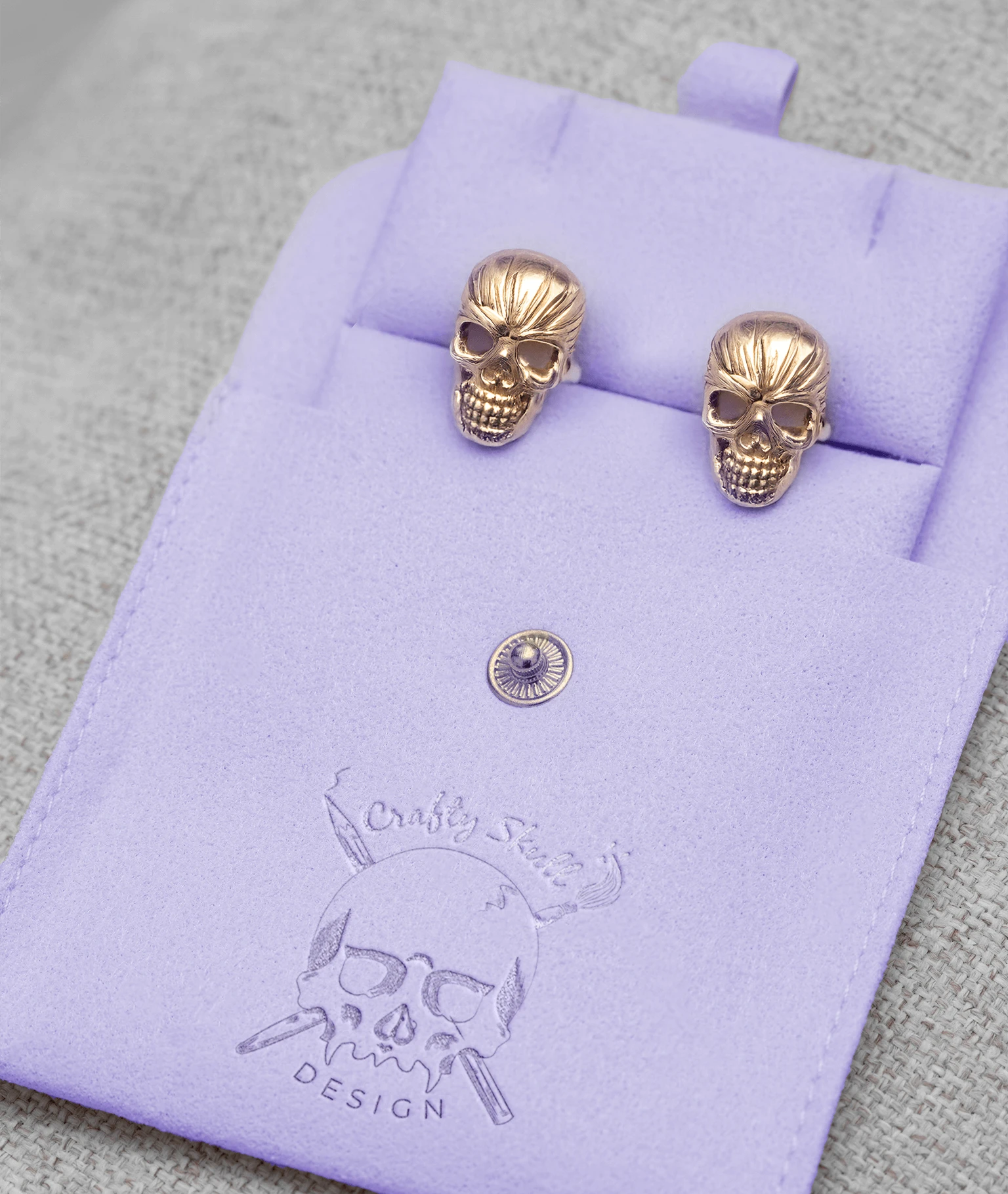 0119153618193642-crafty-skull-design-pouch-17567711716301.png