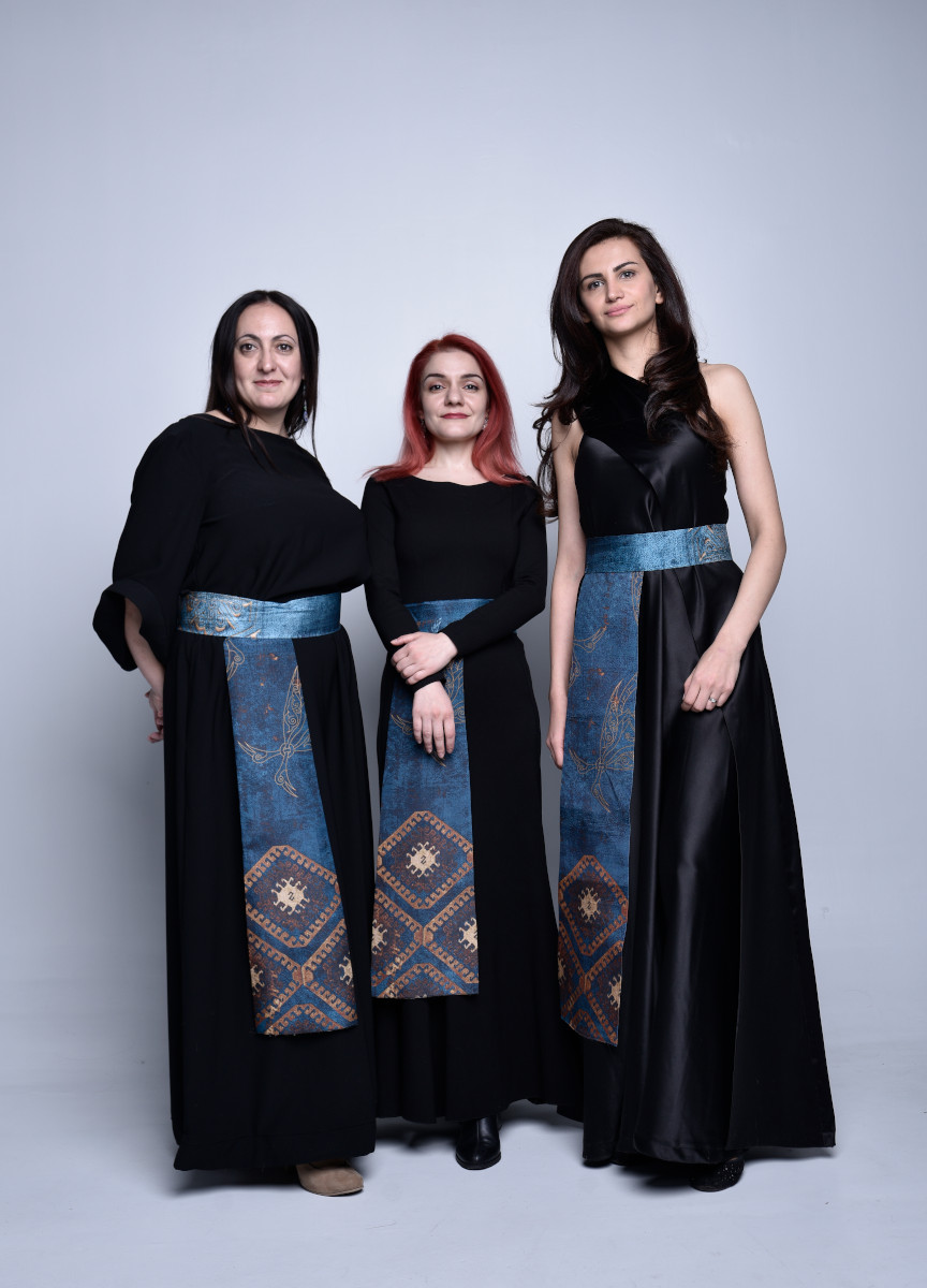 842-singers-standing-naghash-ensemble-©-david-galstyan.jpg