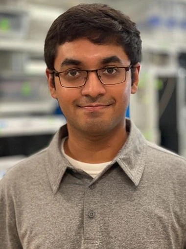 8223805091322-vinit-f24-400x556-17603792795472.jpg
