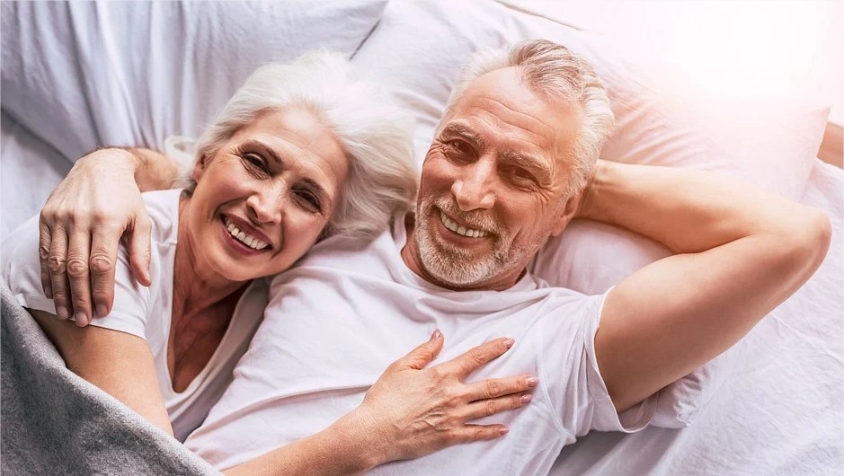 00939530277-senior-couple-in-bed---free-photo-on-pixabay---google-chrome.jpg