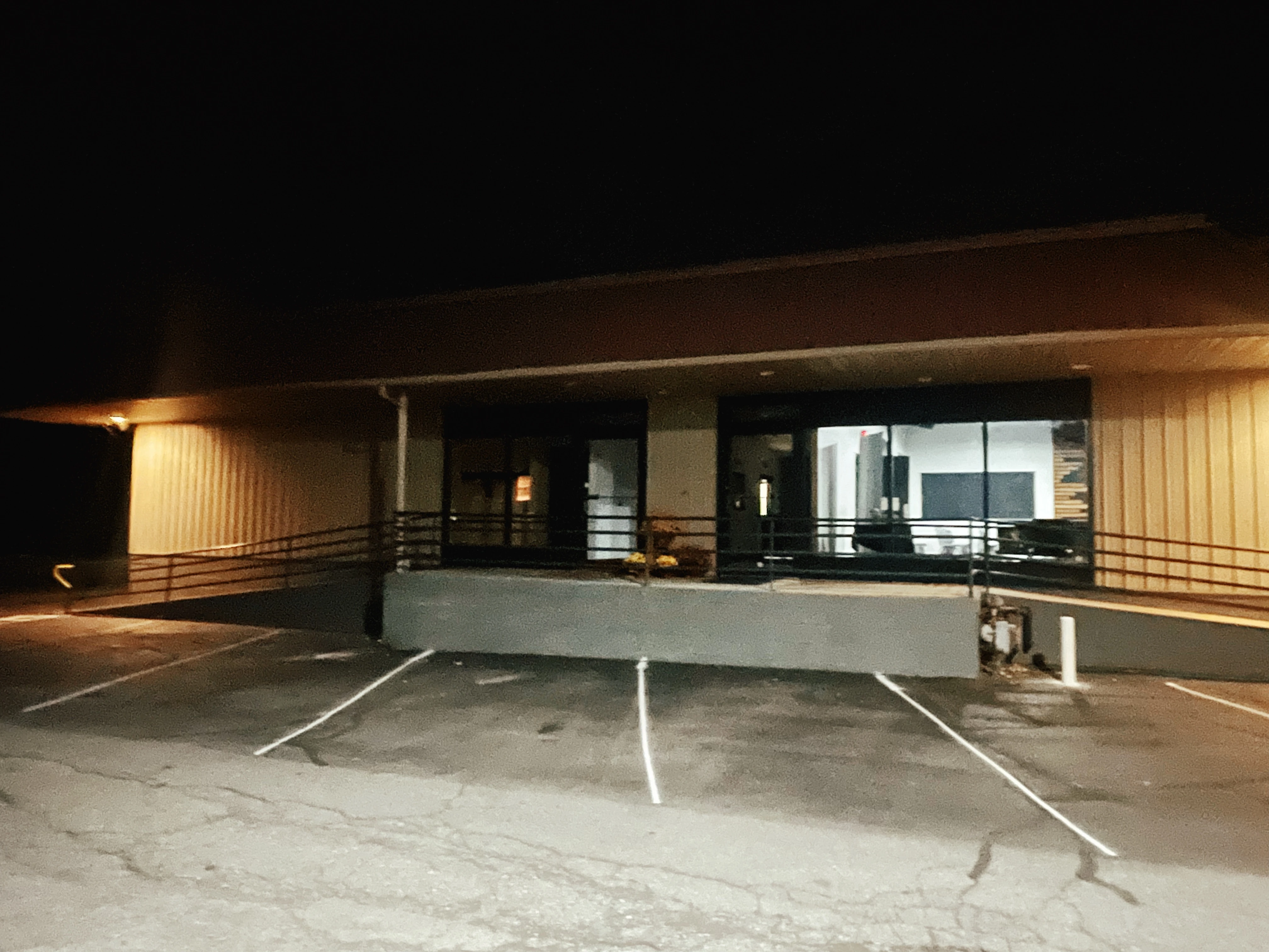 0040323024208-front-doors-17465857843129.jpg