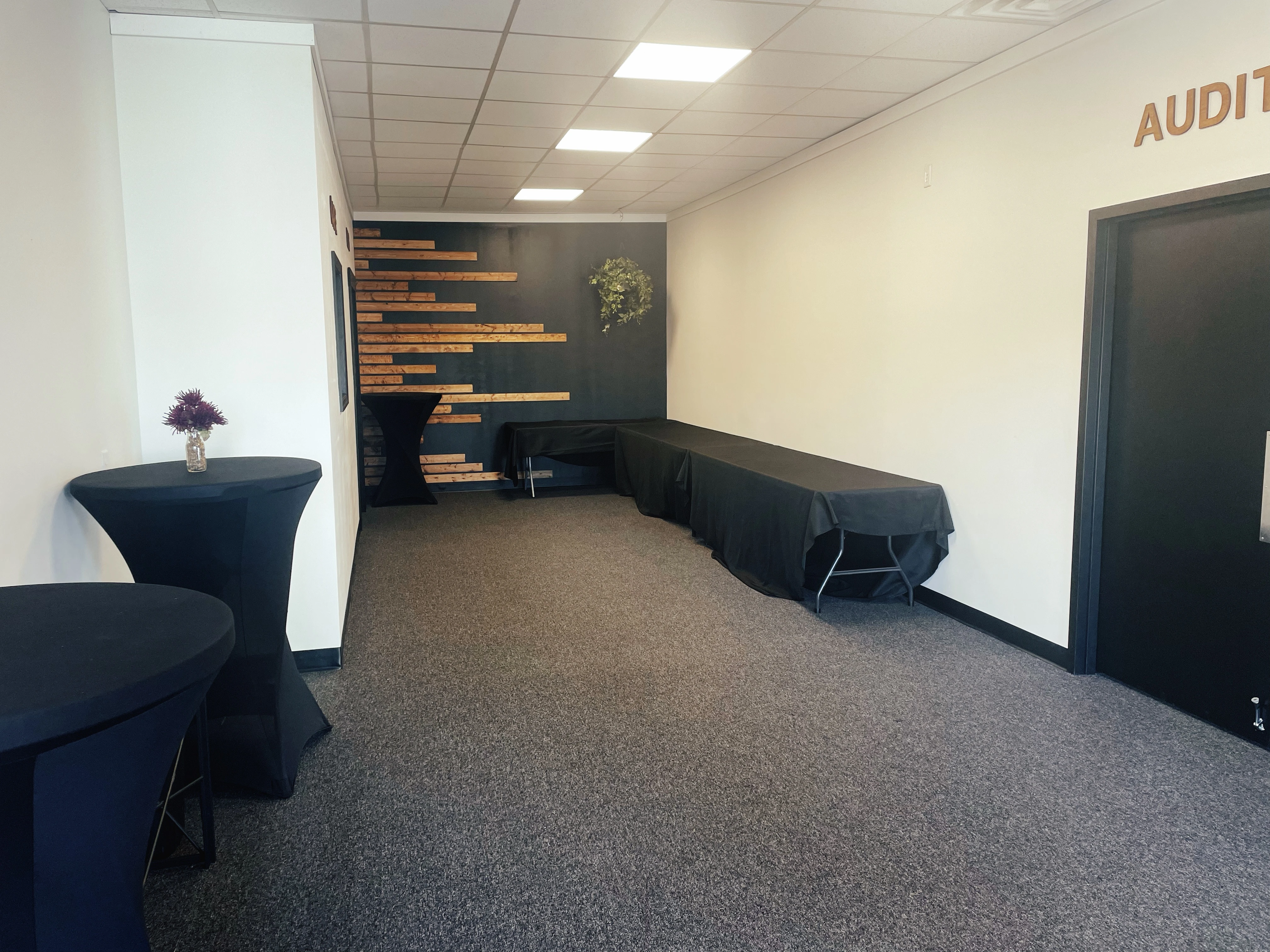 251-lobby-1746586938572.jpg