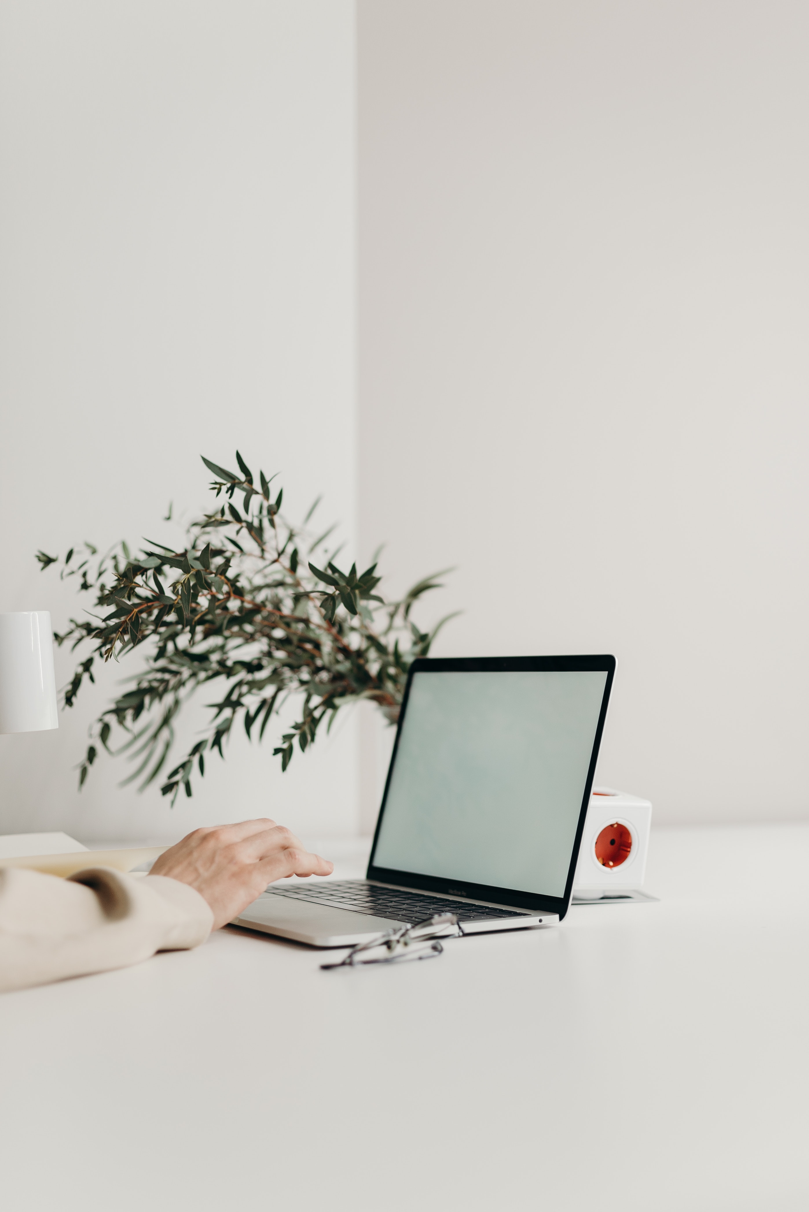 r179-person-using-black-laptop-computer-on-white-table-4065890-15922858970453.jpg