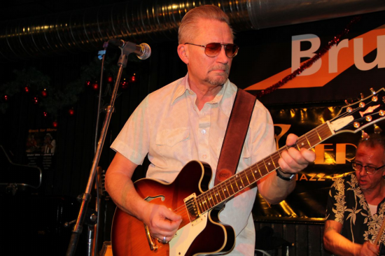 Sven Zetterberg 77-largesven-zetternerg-plays-his-gould-dec-2013vibeke.png
