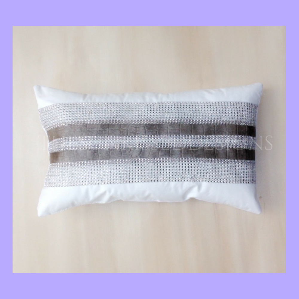 205-playathrowpillowislacollectiontskdhcffo2018-15566498777531.png