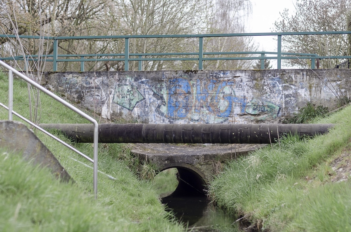  An image from the photographic series Pipe Dreams by Piero Serra