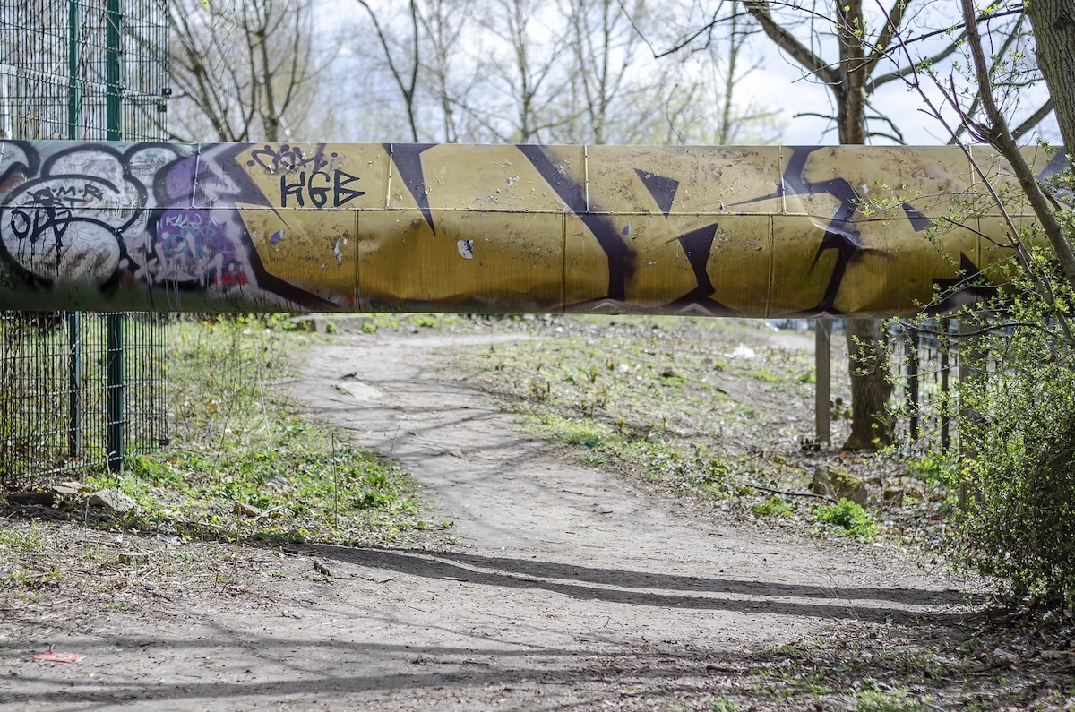  An image from the photographic series Pipe Dreams by Piero Serra