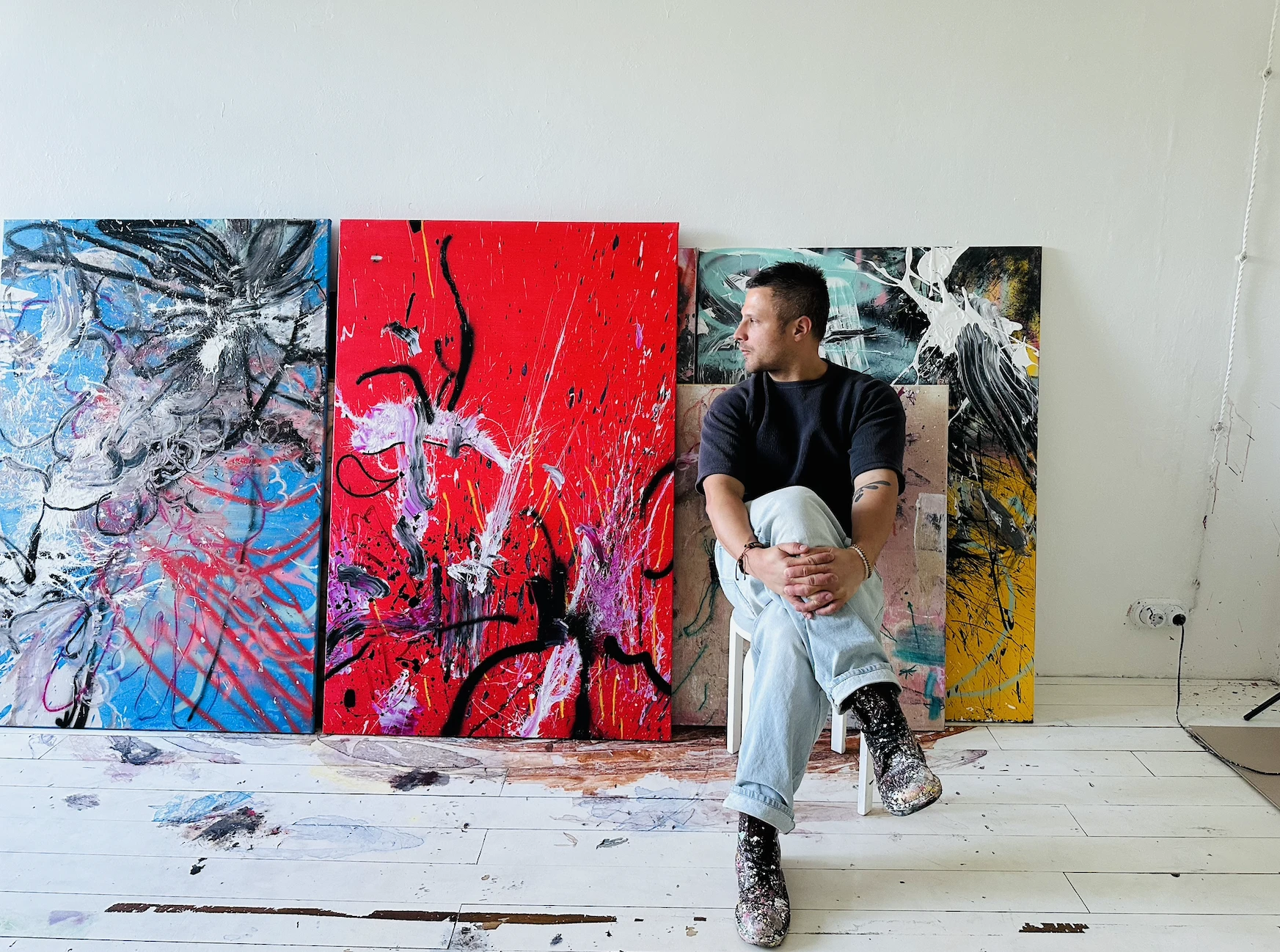 Интервью с Ярославом Шейном - художником абстракционистом, чьи работы будоражат сознание каждого зрителя. 