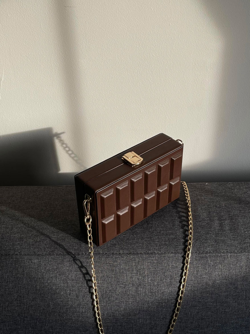 Chocolate shoulder bag with detachable chain 1963-img1175.jpg