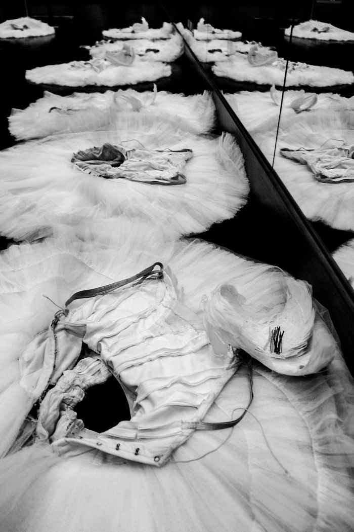 32-russian-ballet-photographer-darian-volkova-shows-behind-the-stage-life-of-dancer.jpg