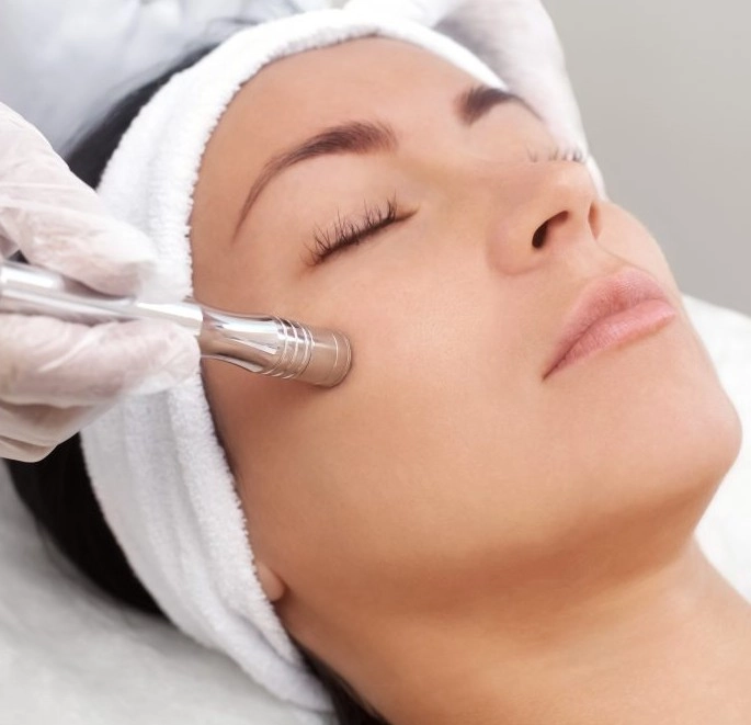 20412685661203-bigstock-the-cosmetologist-makes-the-pr-216500317-1080x675.jpg