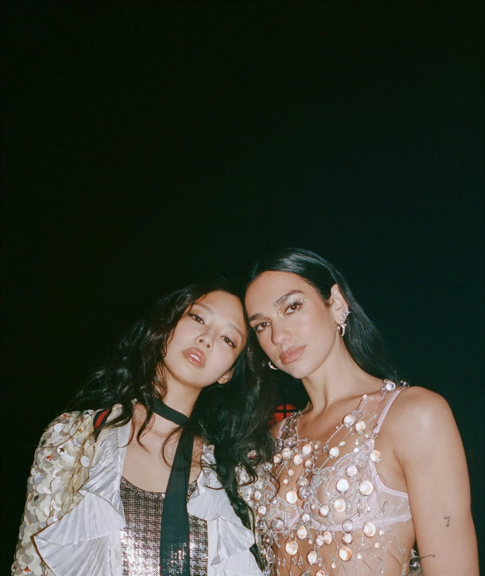 545-dua-lipa-jennie-handlebars-17491641951454.png