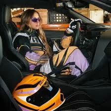 564-tate-mcrae-sports-car-17392303833839.jpg