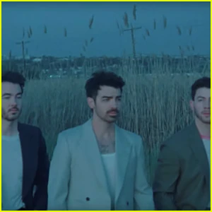 588-jonas-brothers-no-time-to-talk-17542504915797.jpg