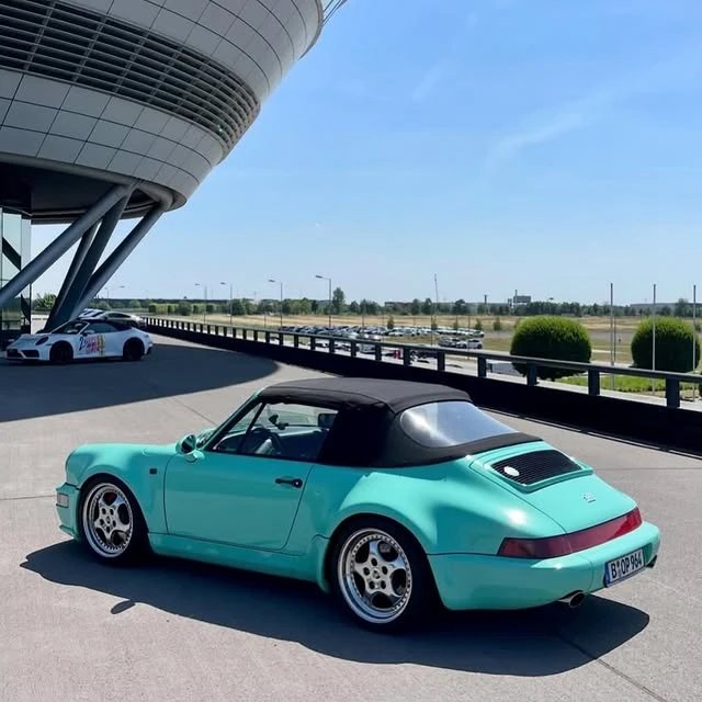 1992 Porsche Carrera 2 Cabriolet