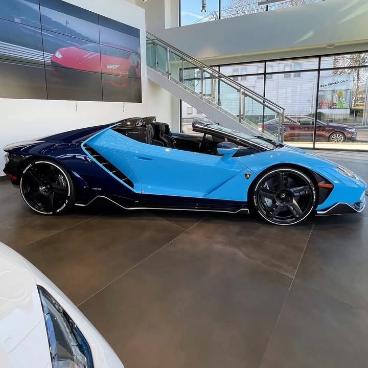 2017 Lamborghini LP770-4 Centenario Roadster
