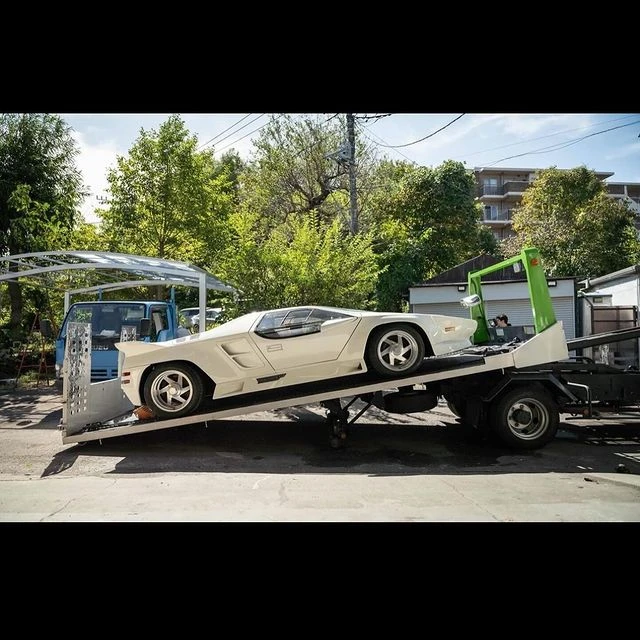 1992 Vector W8