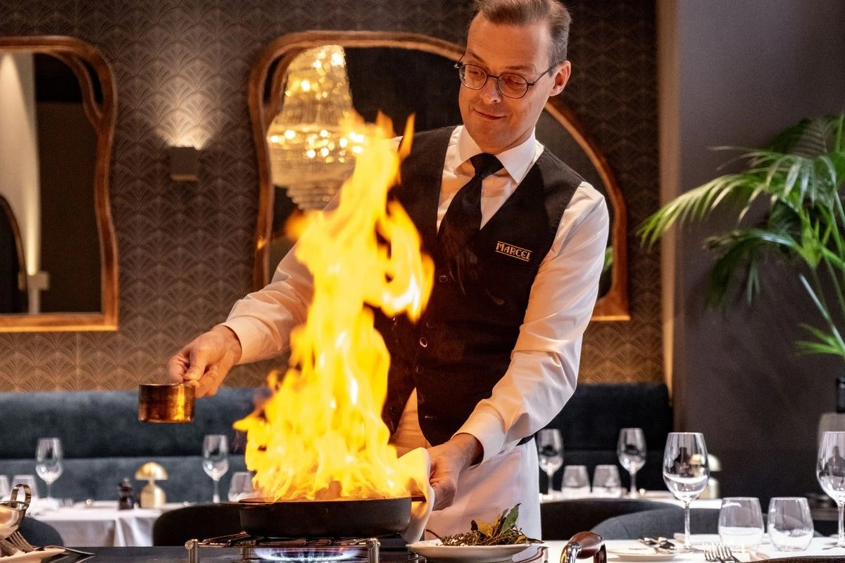 Filet pur poivre concassé flambé au cognac au chariot, Restaurant Marcel