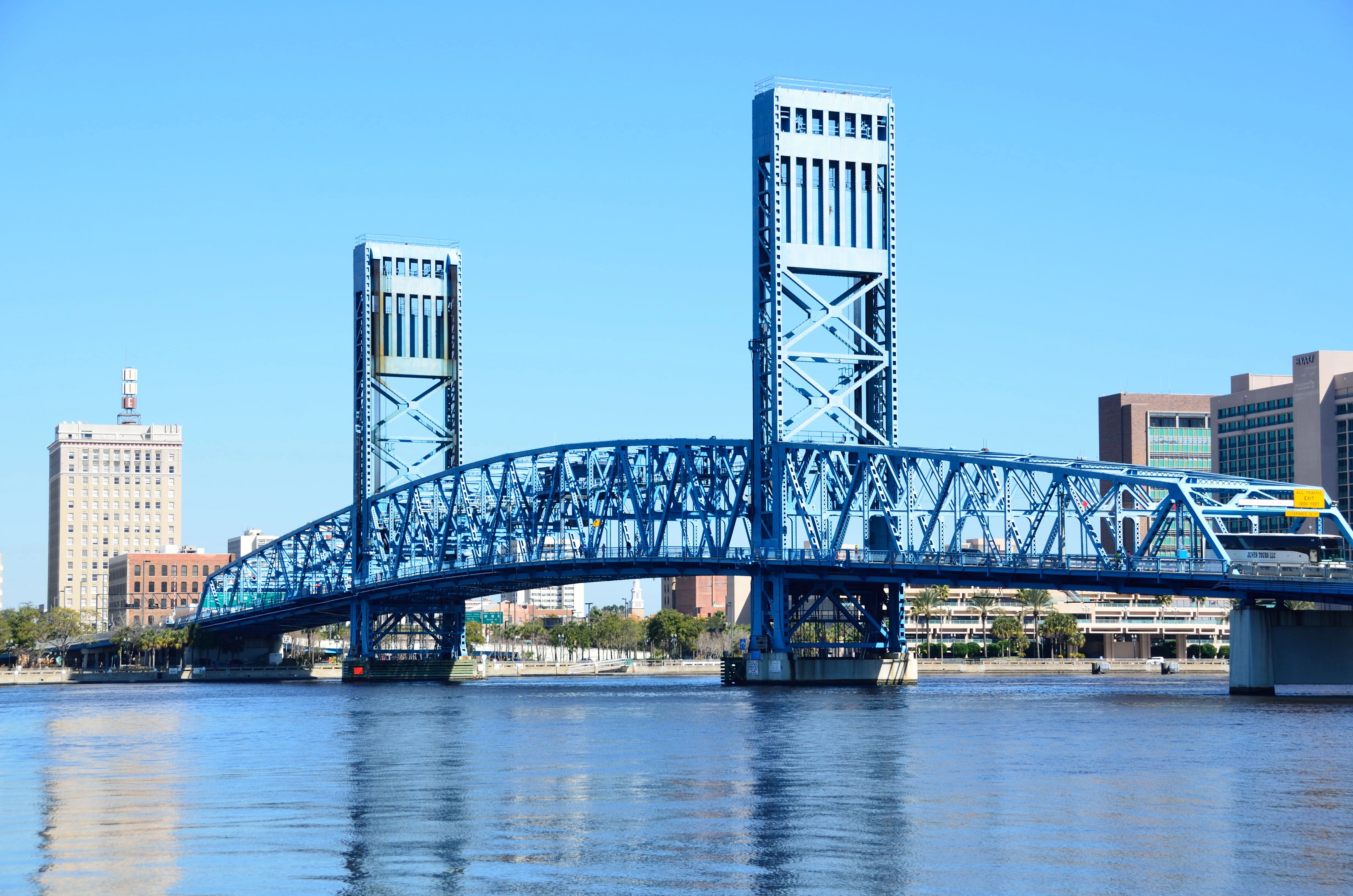 528-blue-bridge-1600619-16907348910165.jpg