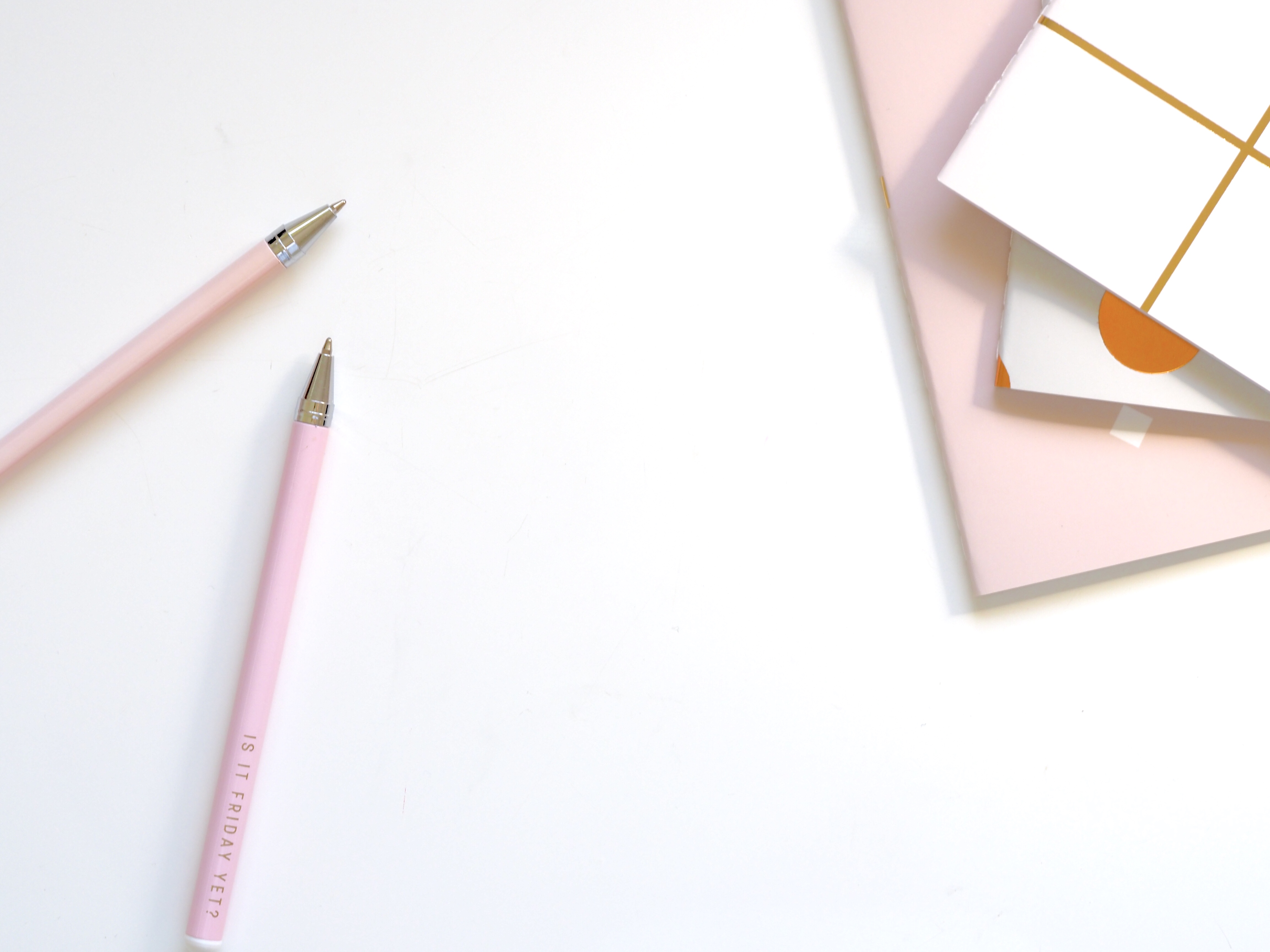 r288-two-pink-ballpoint-pens-on-table-1007025.jpg